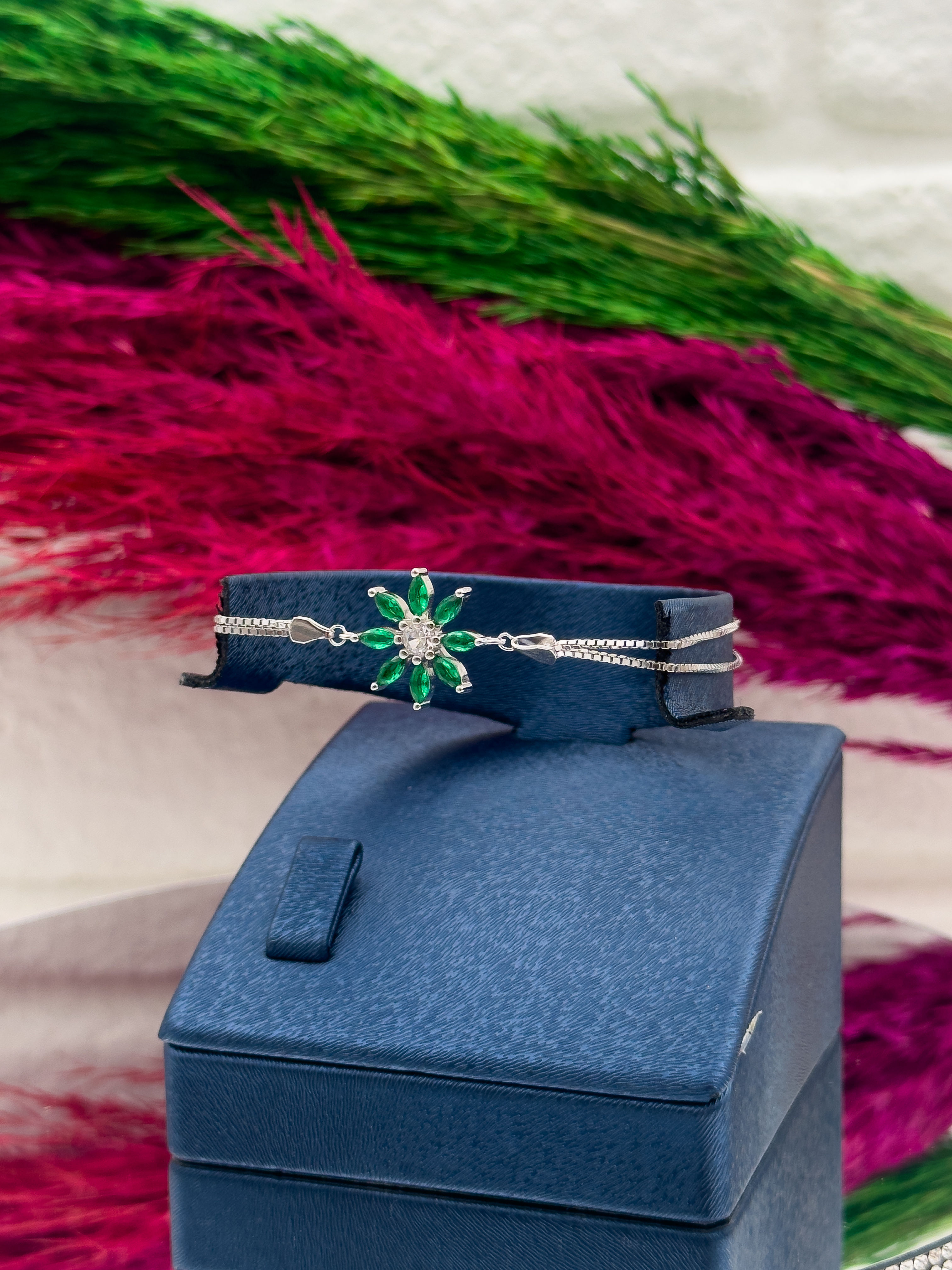 925 Ayar Gümüş Zümrüt Taşlı Lotus Tasarım Trend Kadın Bileklik