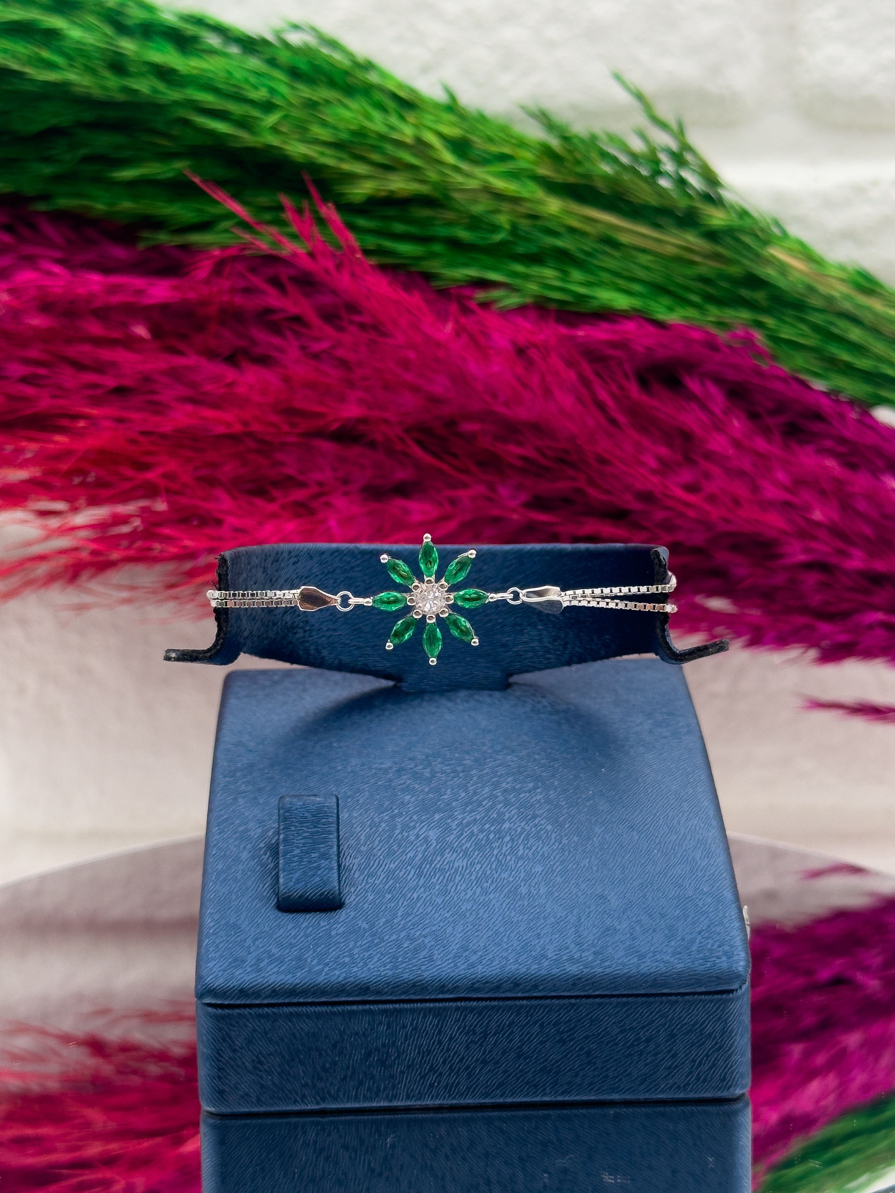 925 Ayar Gümüş Zümrüt Taşlı Lotus Tasarım Trend Kadın Bileklik