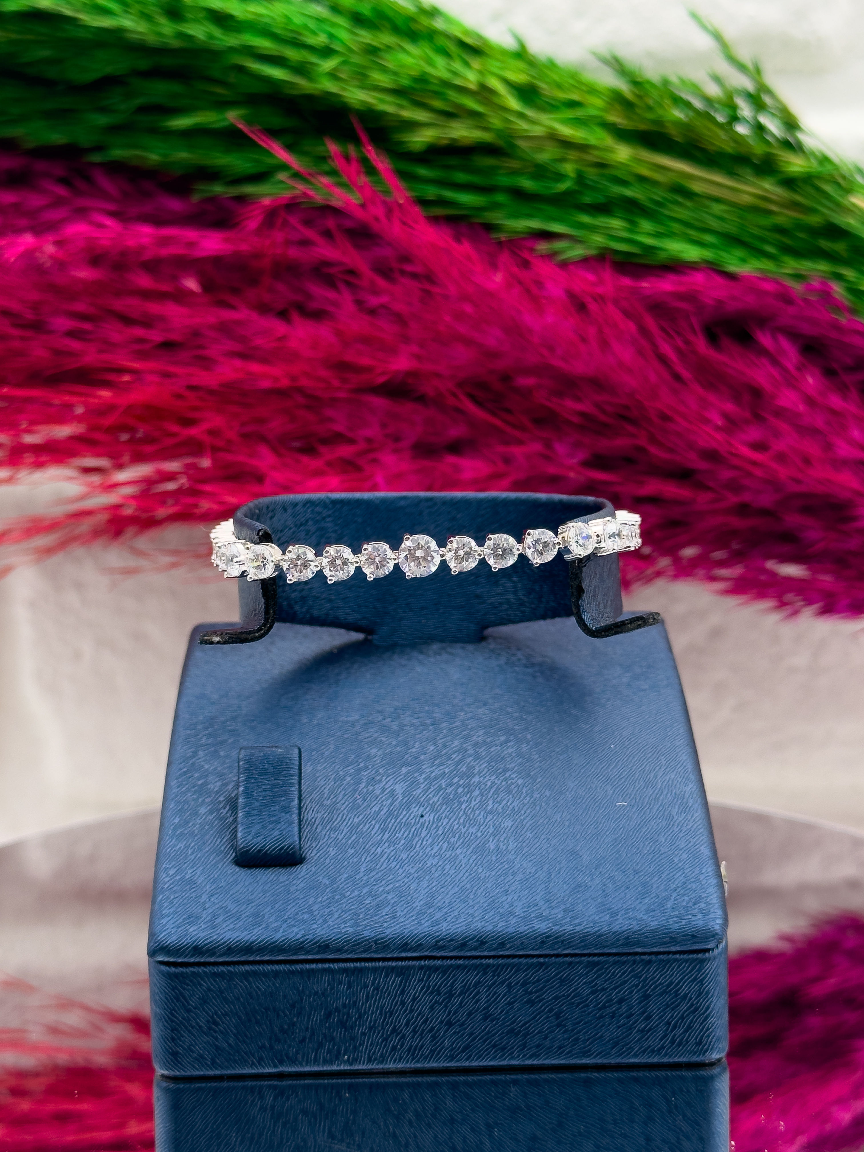 925 Ayar Gümüş Pırlanta Montürlü Su Yolu Modeli Trend Kadın Bileklik