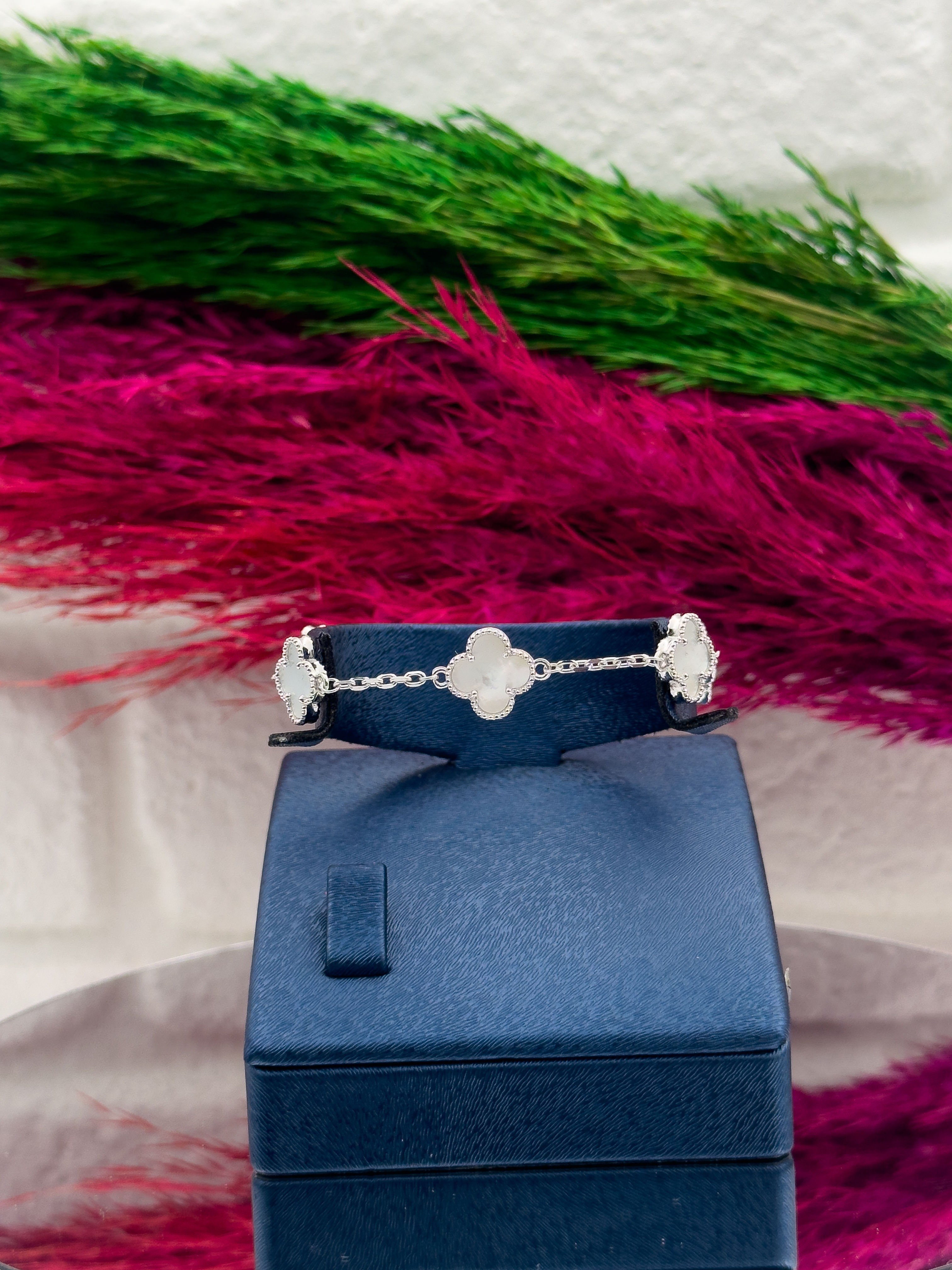 925 Ayar Gümüş 5’li Sedef Taşlı Yonca Modeli Zarif Kadın Bileklik