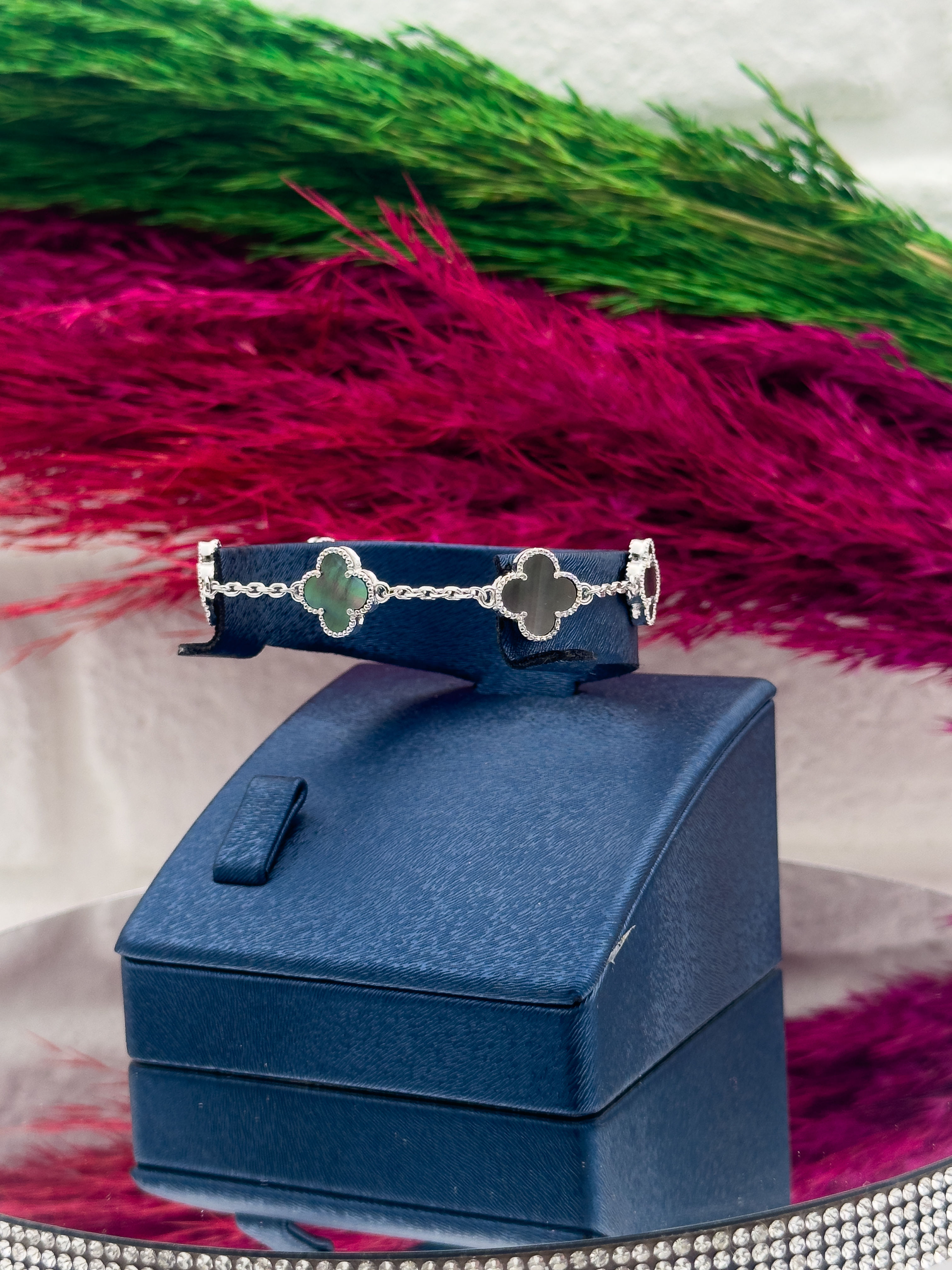 925 Ayar Gümüş 5’li Gölge Taşlı Yonca Modeli Zarif Kadın Bileklik