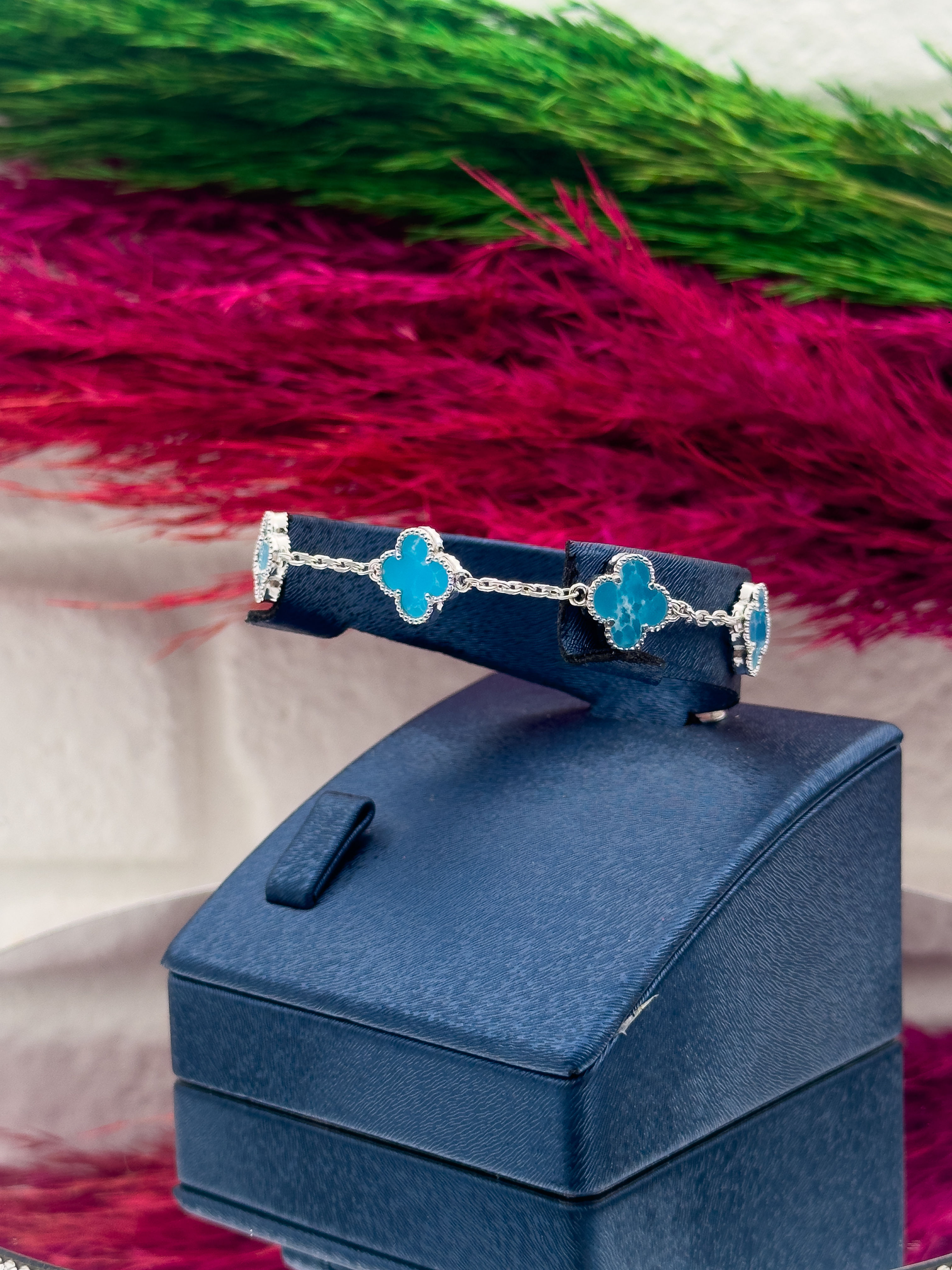 925 Ayar Gümüş 5’li Firuze Taşlı Yonca Desenli Popüler Kadın Bileklik