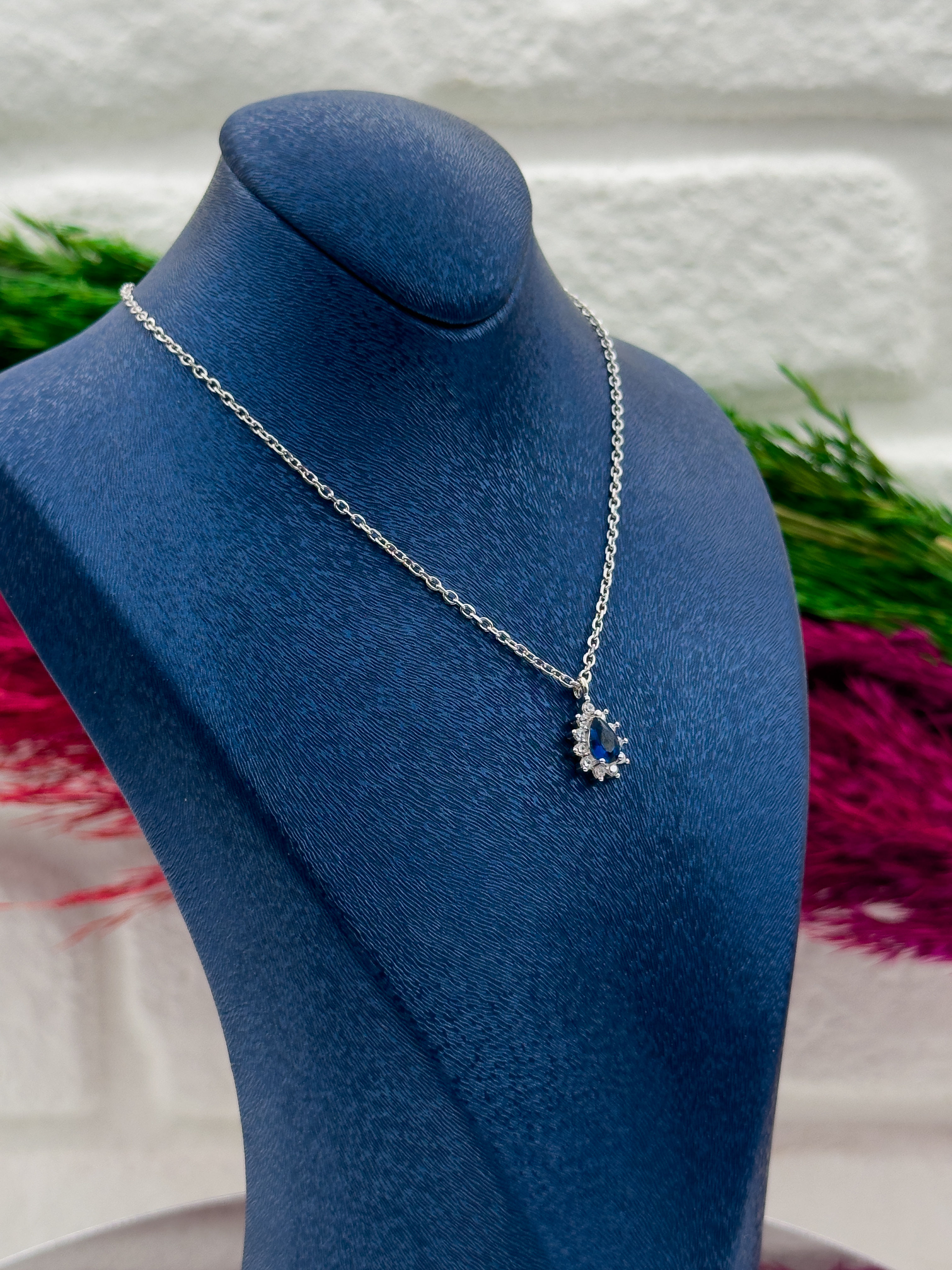 925 Ayar Gümüş Damla Safir Taşlı Lüks Kadın Kolye