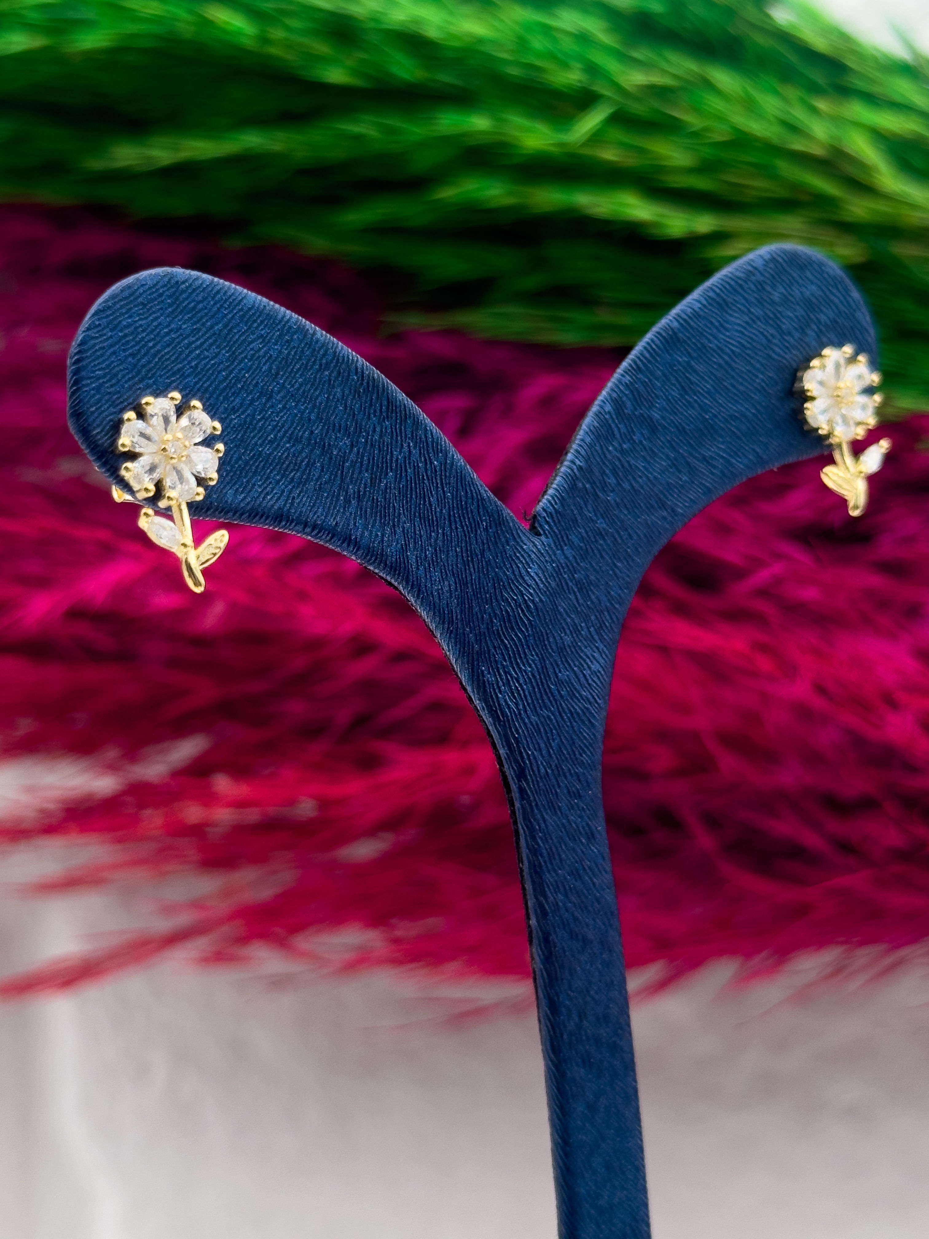 925 Ayar Gümüş Gold Renk Çiçek Modeli Zarif Kadın Küpe