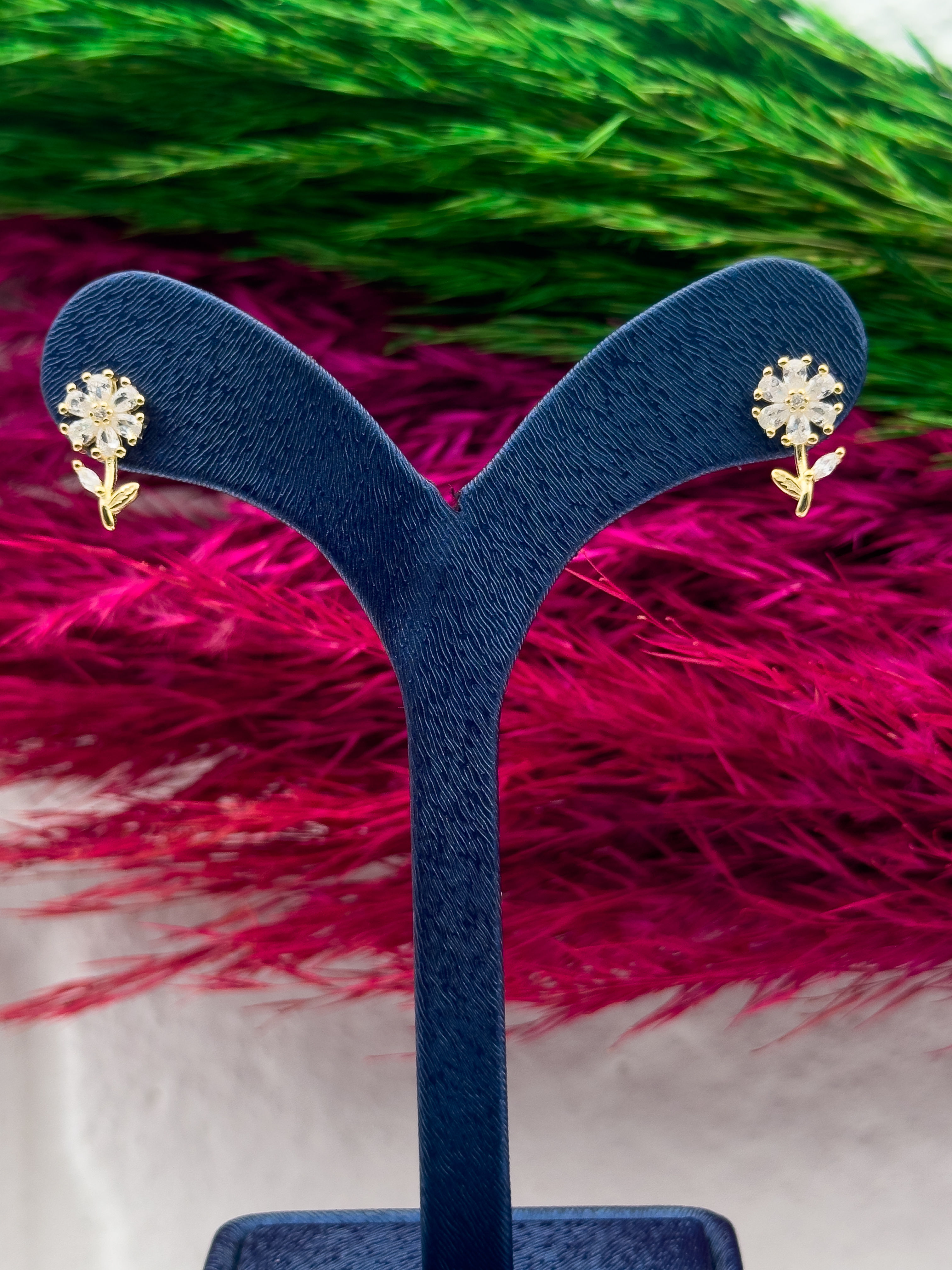 925 Ayar Gümüş Gold Renk Çiçek Modeli Zarif Kadın Küpe