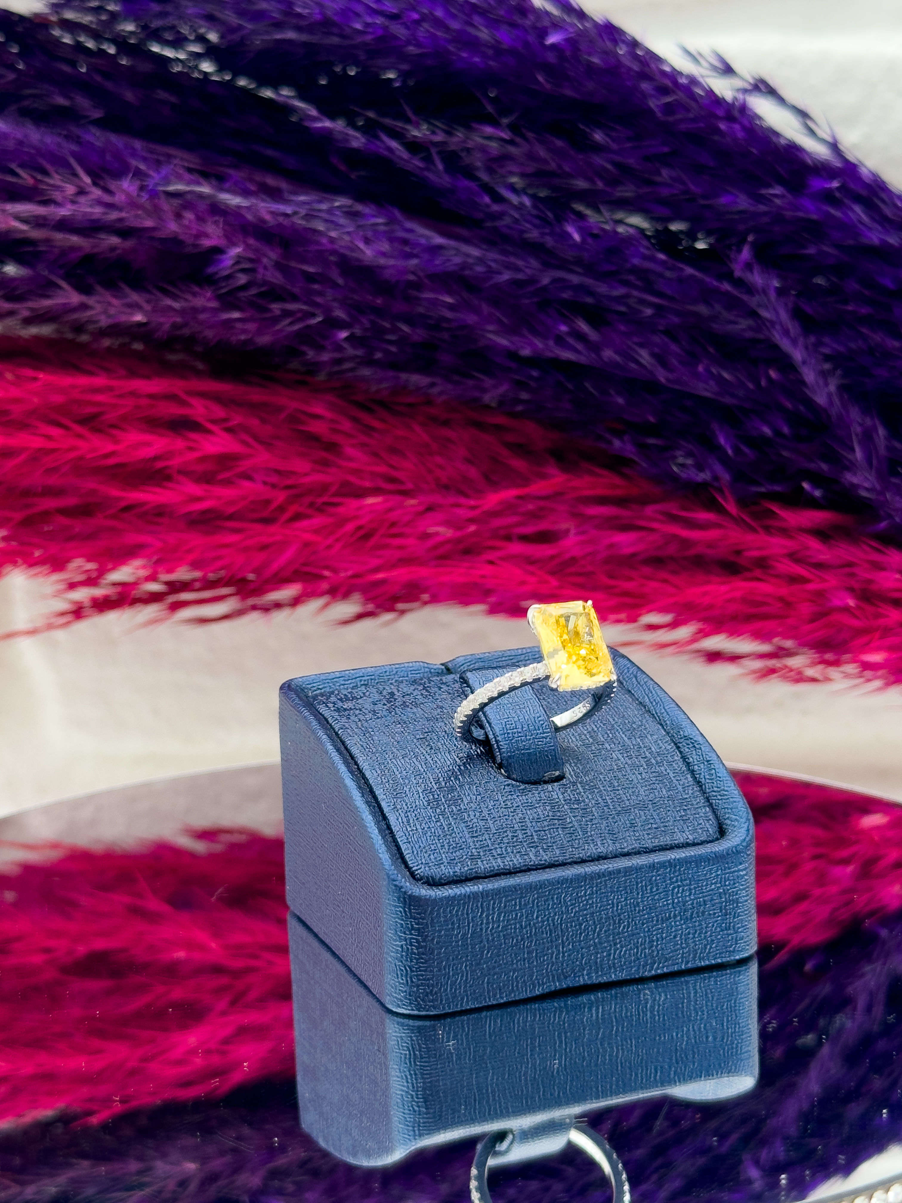 925 Ayar Gümüş Strin Taşlı Baget Pırlanta Montürlü Zarif Kadın Yüzük