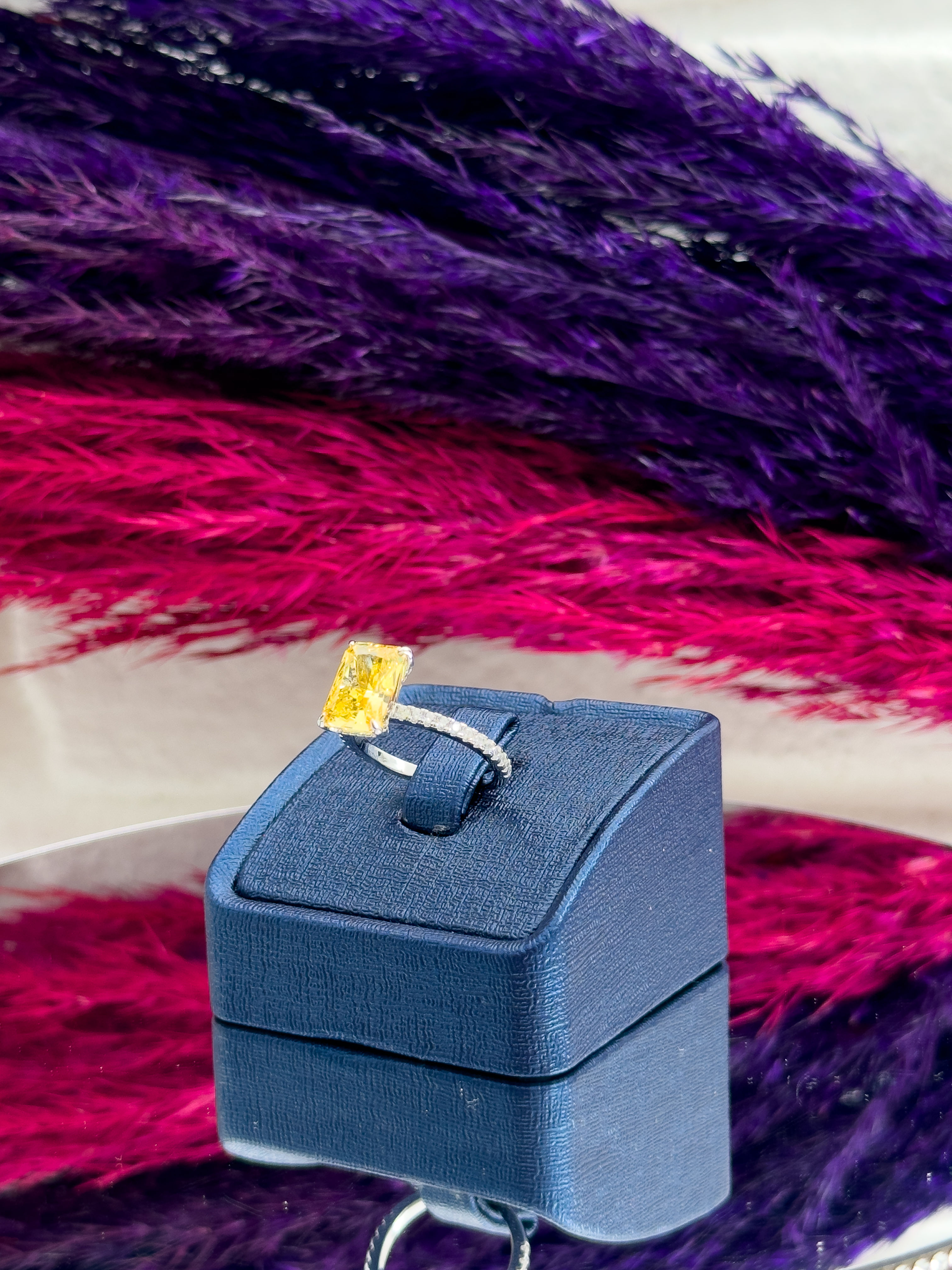 925 Ayar Gümüş Strin Taşlı Baget Pırlanta Montürlü Zarif Kadın Yüzük