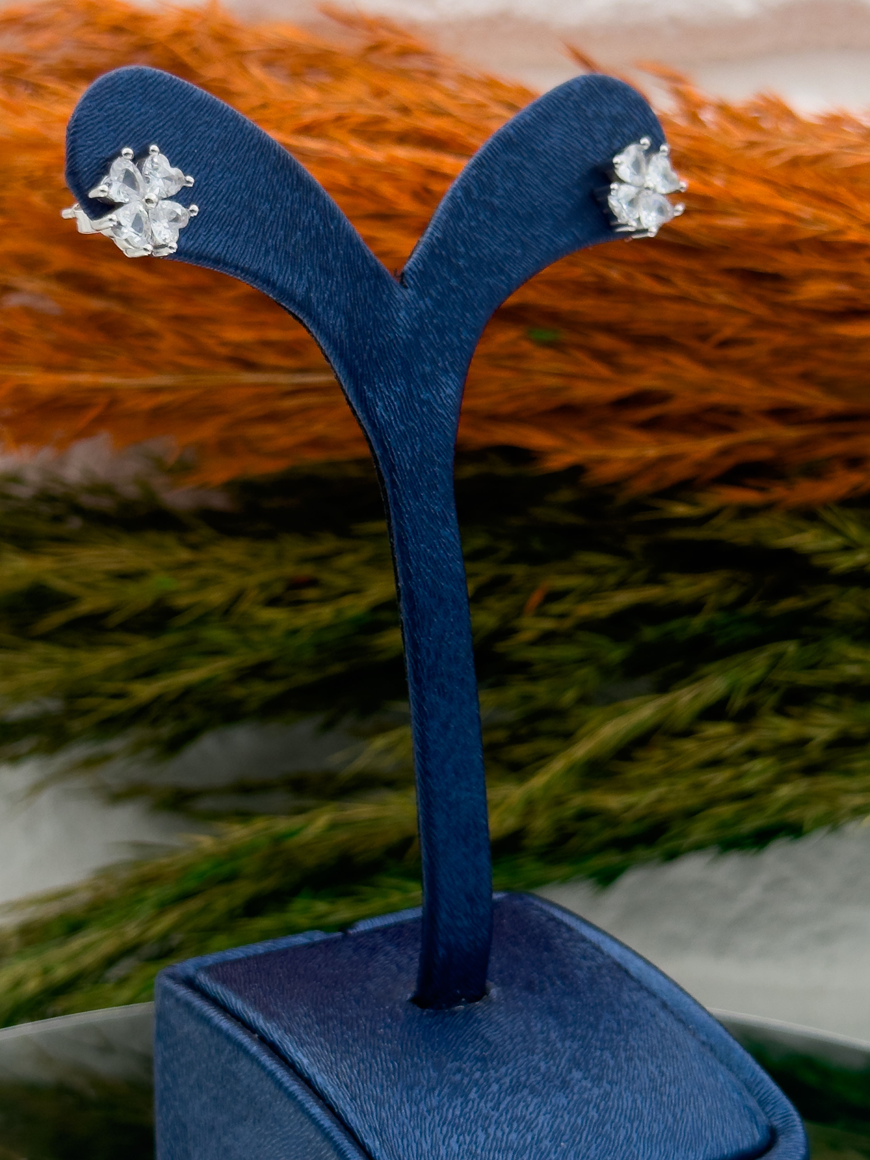 925 Ayar Gümüş Zirkon Taşlı Yonca Modeli Lüks Kadın Küpe