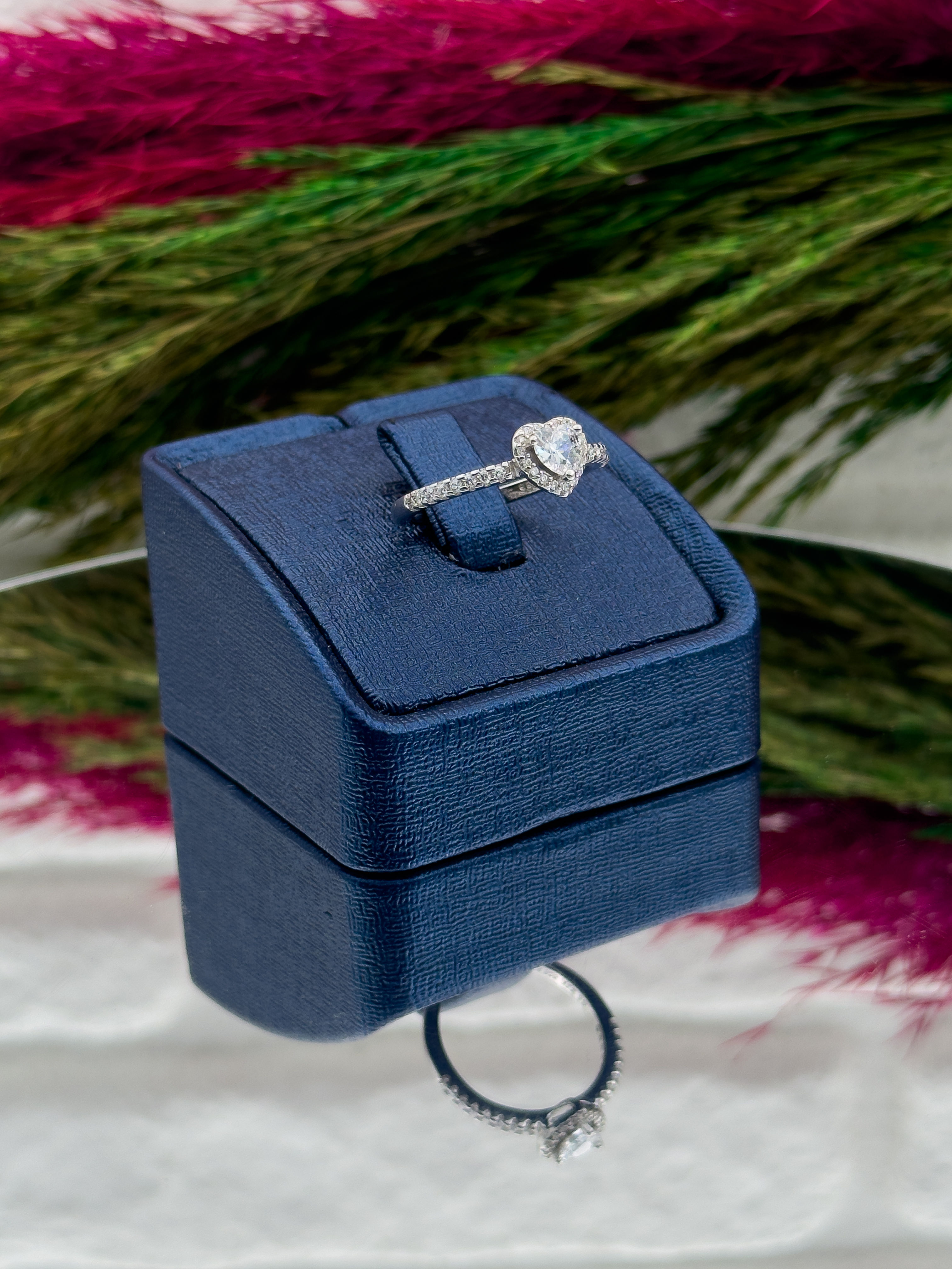 925 Ayar Gümüş Zirkon Taşlı Kalpli Lüks Kadın Yüzük