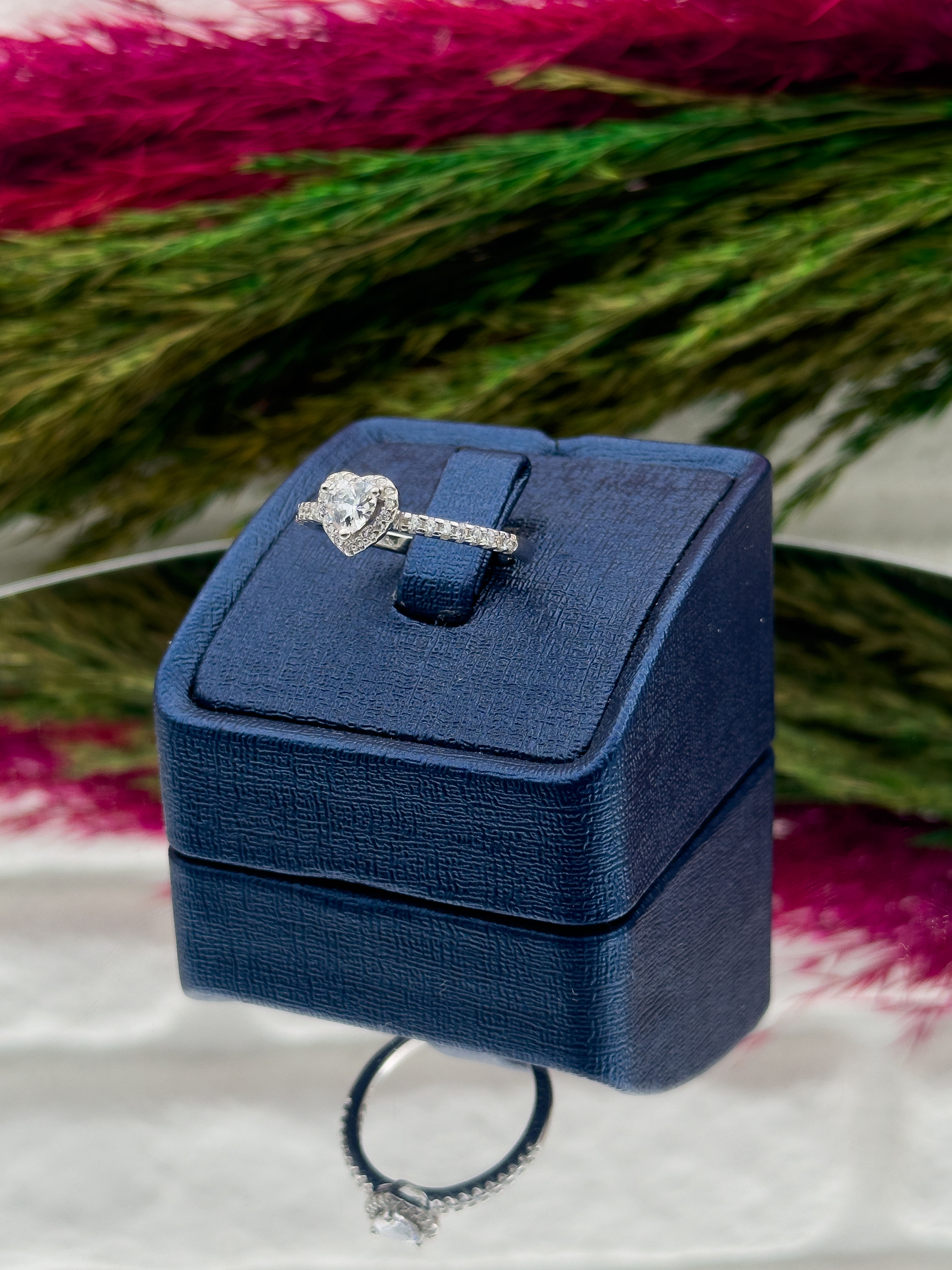 925 Ayar Gümüş Zirkon Taşlı Kalpli Lüks Kadın Yüzük