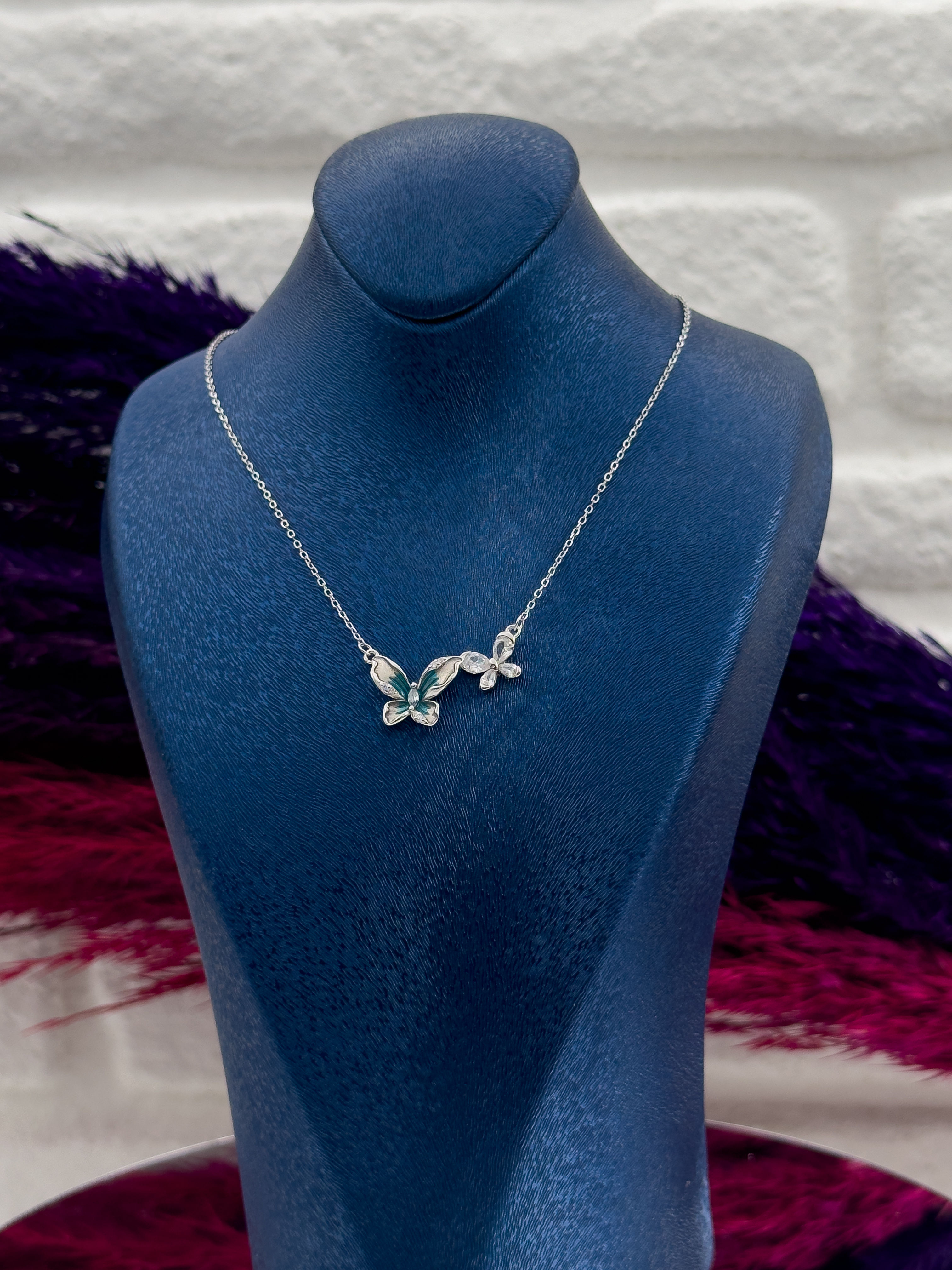 925 Ayar Gümüş Özel Tasarım Mineli Sıralı Kelebek Desenli Popüler Kadın Kolye