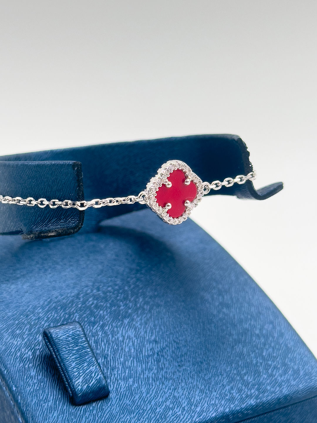 Tekli Yonca Spor Kadın Gümüş Bileklik