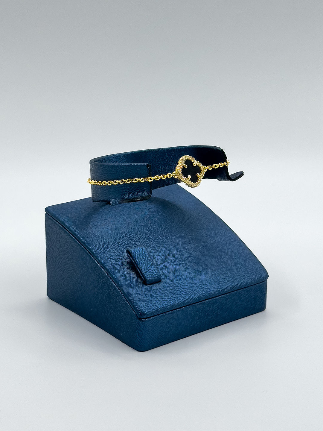 Gold Renk Onix Taşlı Yonca Kadın Gümüş Bileklik