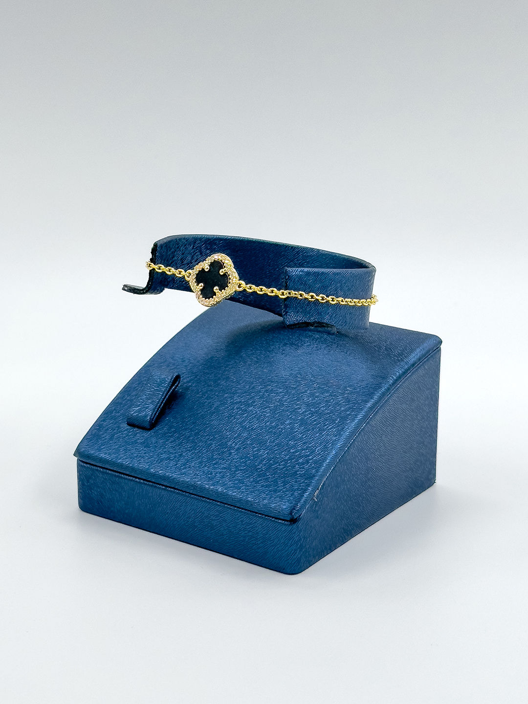 Gold Renk Onix Taşlı Yonca Kadın Gümüş Bileklik