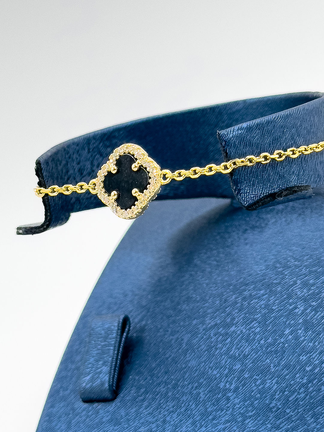 Gold Renk Onix Taşlı Yonca Kadın Gümüş Bileklik