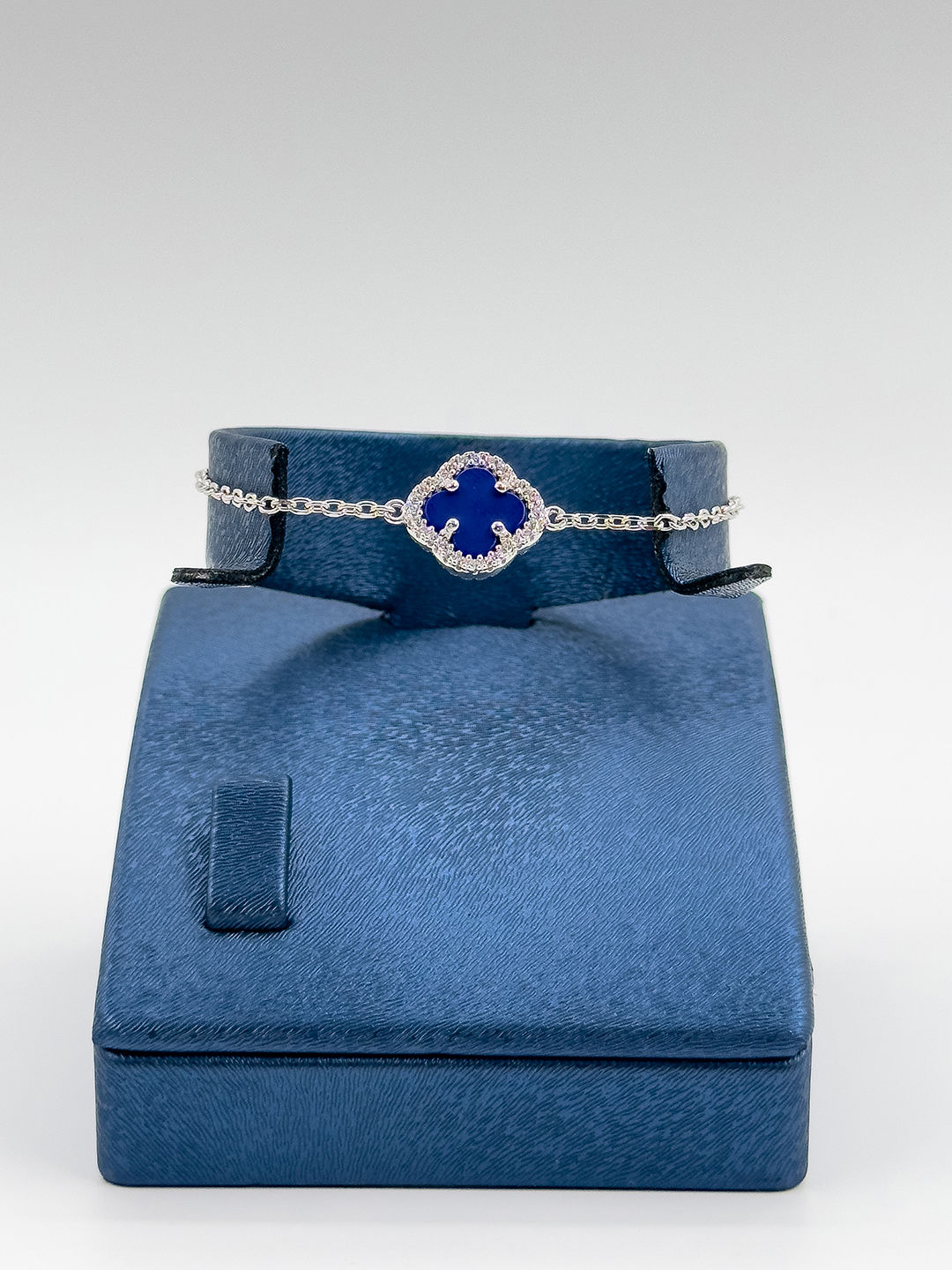 Tekli Safir Taşlı Yonca Kadın Gümüş Bileklik 