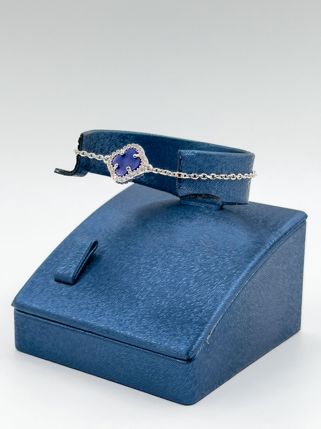 Tekli Safir Taşlı Yonca Kadın Gümüş Bileklik 