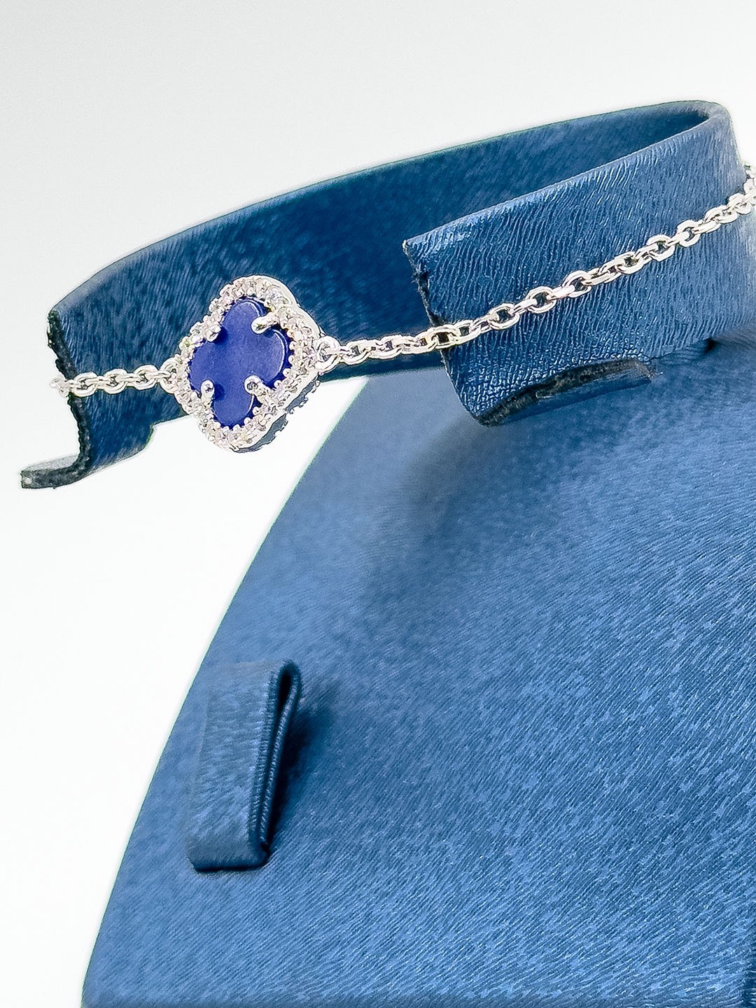 Tekli Safir Taşlı Yonca Kadın Gümüş Bileklik 