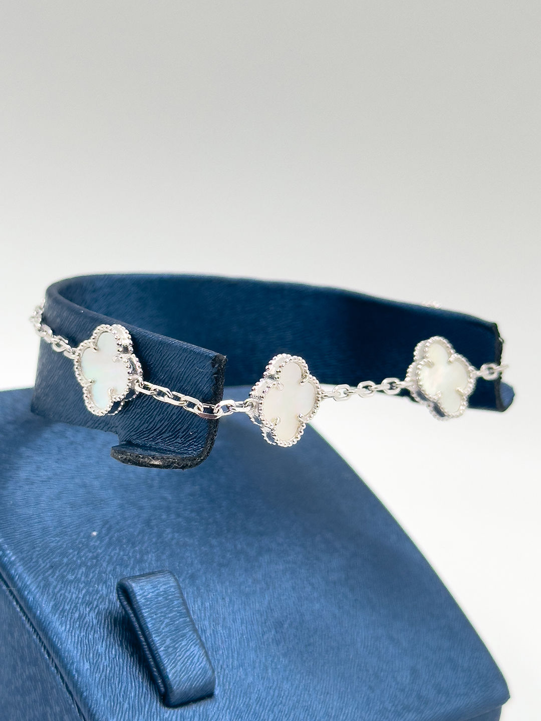 4'lü Sedef Taşlı Yonca Kadın Gümüş Bileklik