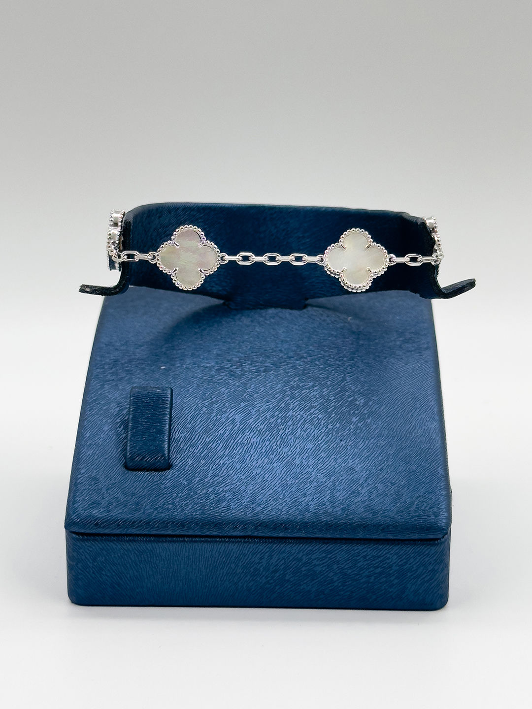 4'lü Sedef Taşlı Yonca Kadın Gümüş Bileklik