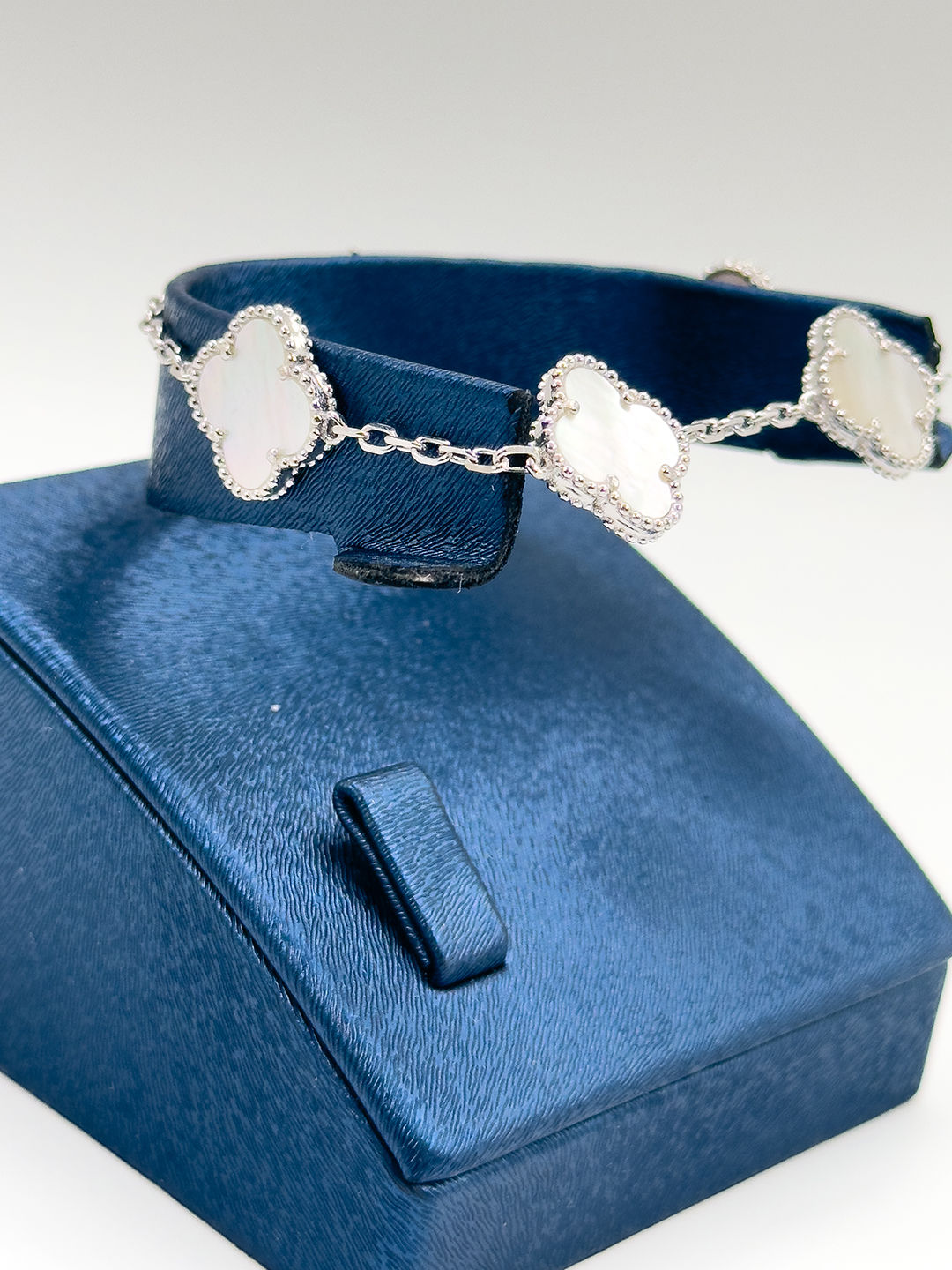 4'lü İri Boy Sedef Taşlı Yonca Kadın Gümüş Bileklik