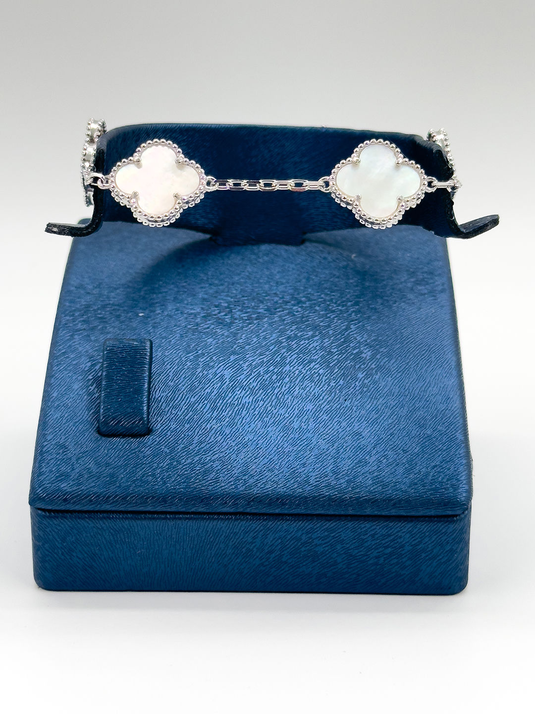 4'lü İri Boy Sedef Taşlı Yonca Kadın Gümüş Bileklik