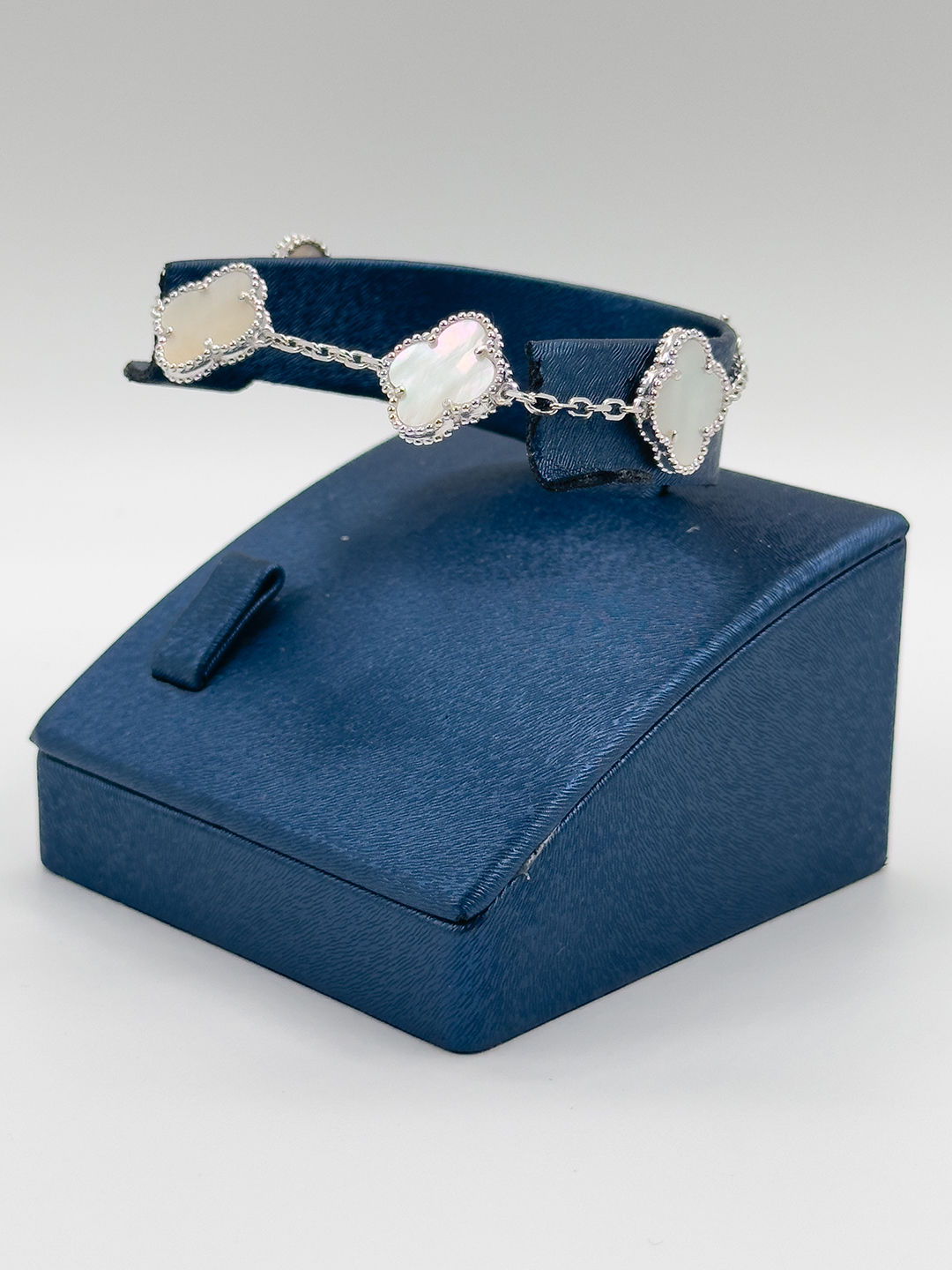 4'lü İri Boy Sedef Taşlı Yonca Kadın Gümüş Bileklik