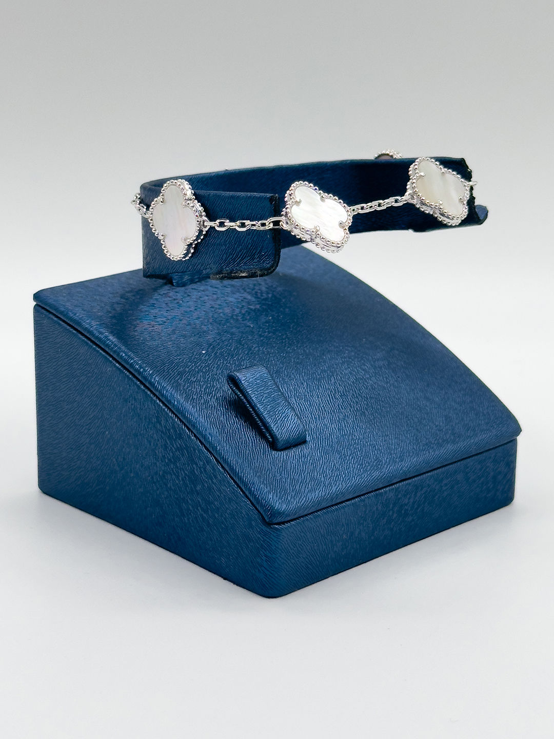 4'lü İri Boy Sedef Taşlı Yonca Kadın Gümüş Bileklik