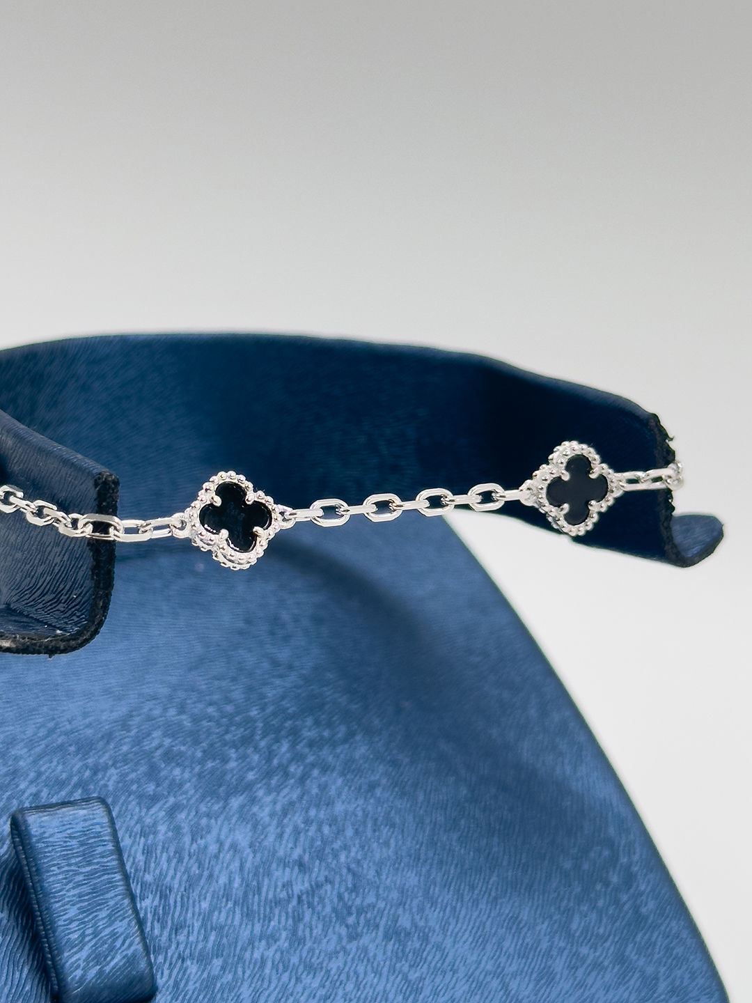 4'lü Onix Taşlı Yonca Kadın Gümüş Bileklik