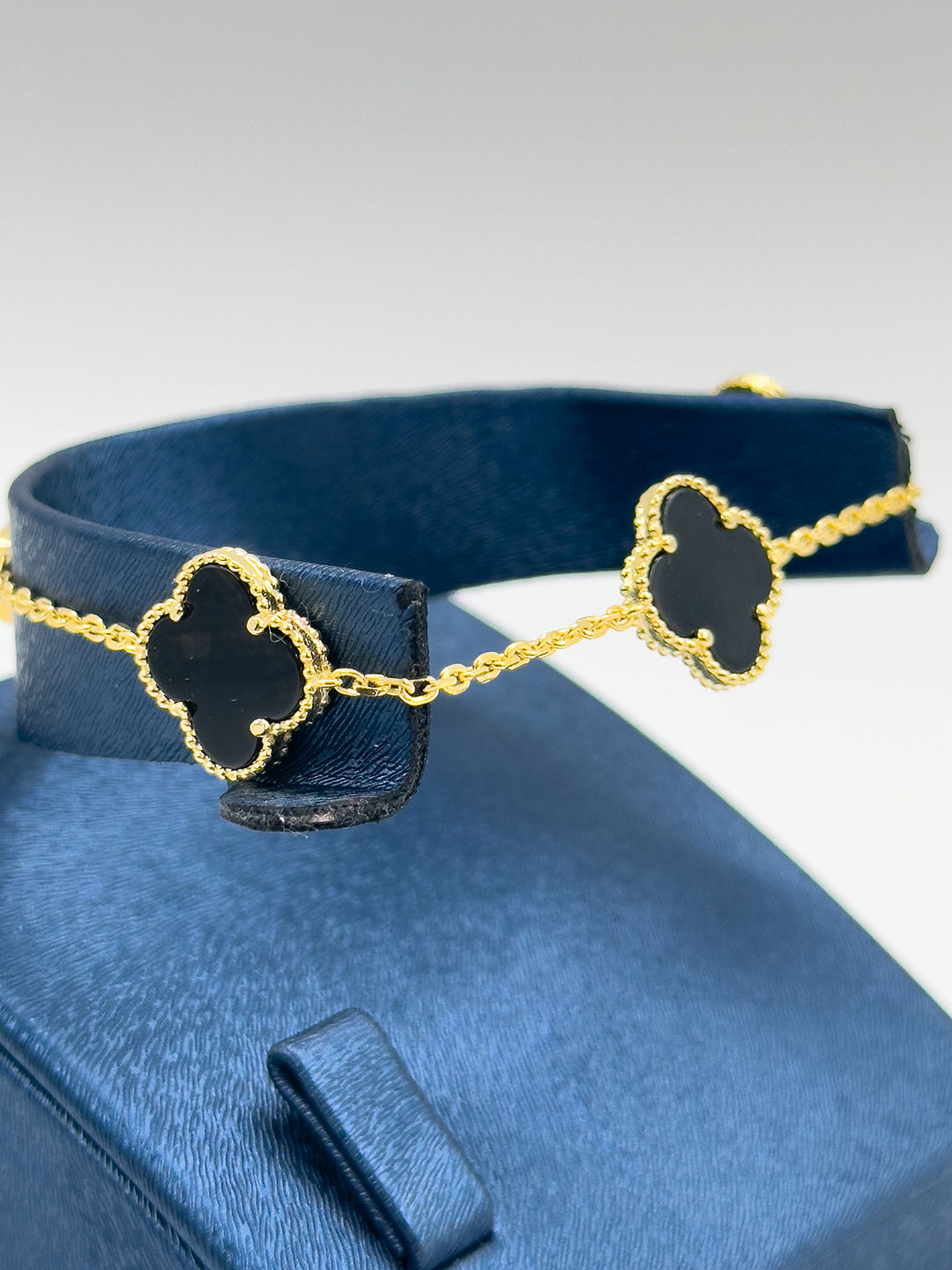 Gold Renk 3'lü Onix Taşlı Kadın Gümüş Bileklik