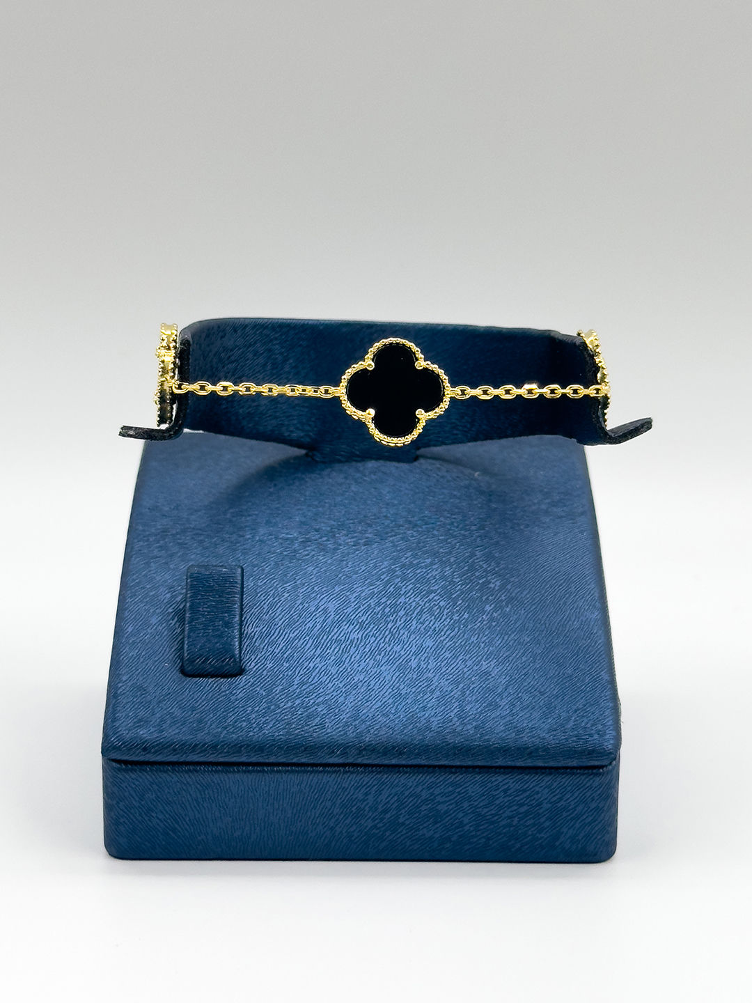 Gold Renk 3'lü Onix Taşlı Kadın Gümüş Bileklik