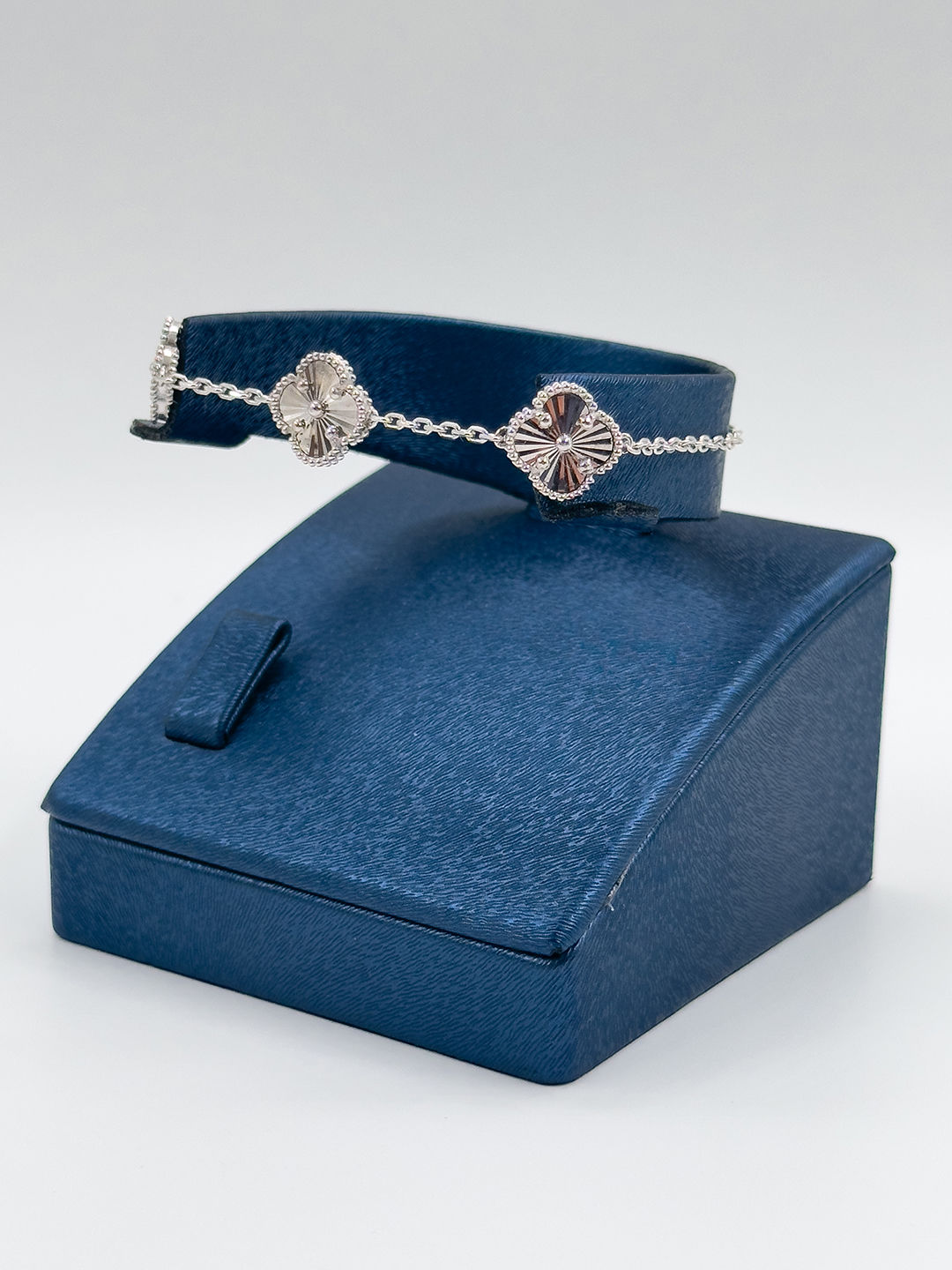 Taşsız 3’lü Büyük Yonca Kadın Gümüş Bileklik