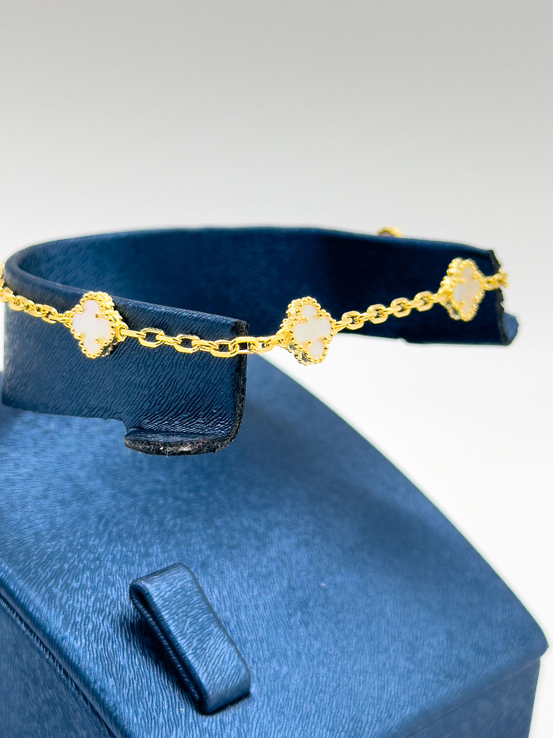 Gold Renk 4'lü Sedef Taşlı Yonca Kadın Gümüş Bileklik