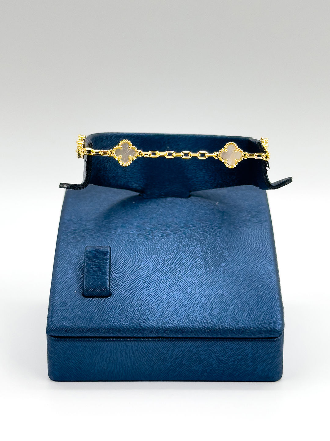 Gold Renk 4'lü Sedef Taşlı Yonca Kadın Gümüş Bileklik