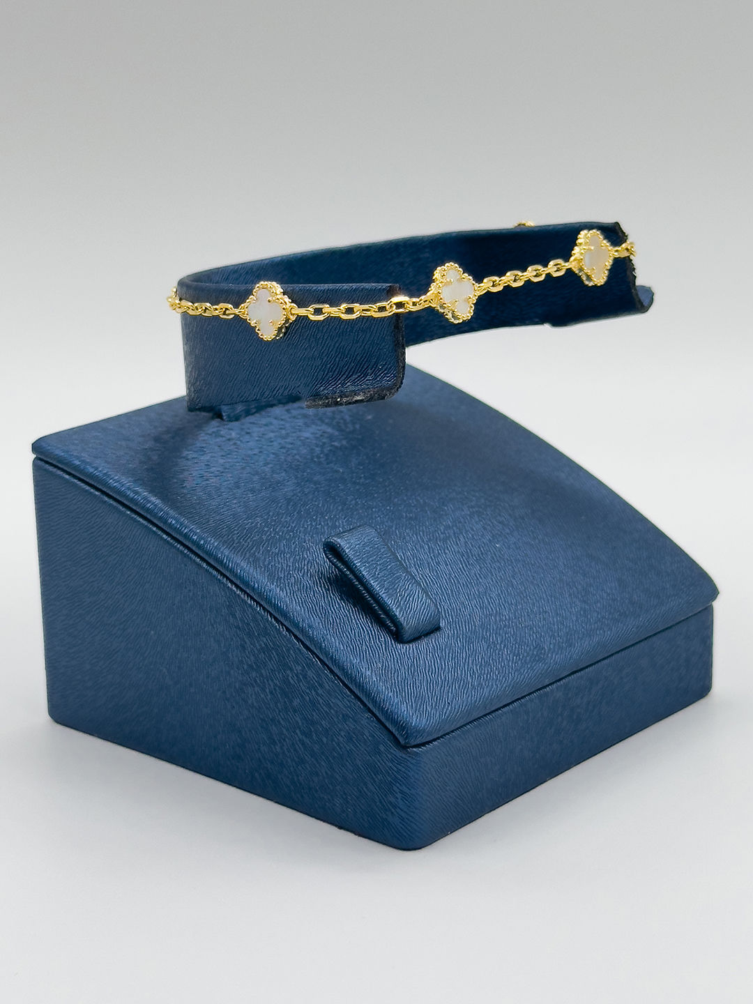 Gold Renk 4'lü Sedef Taşlı Yonca Kadın Gümüş Bileklik