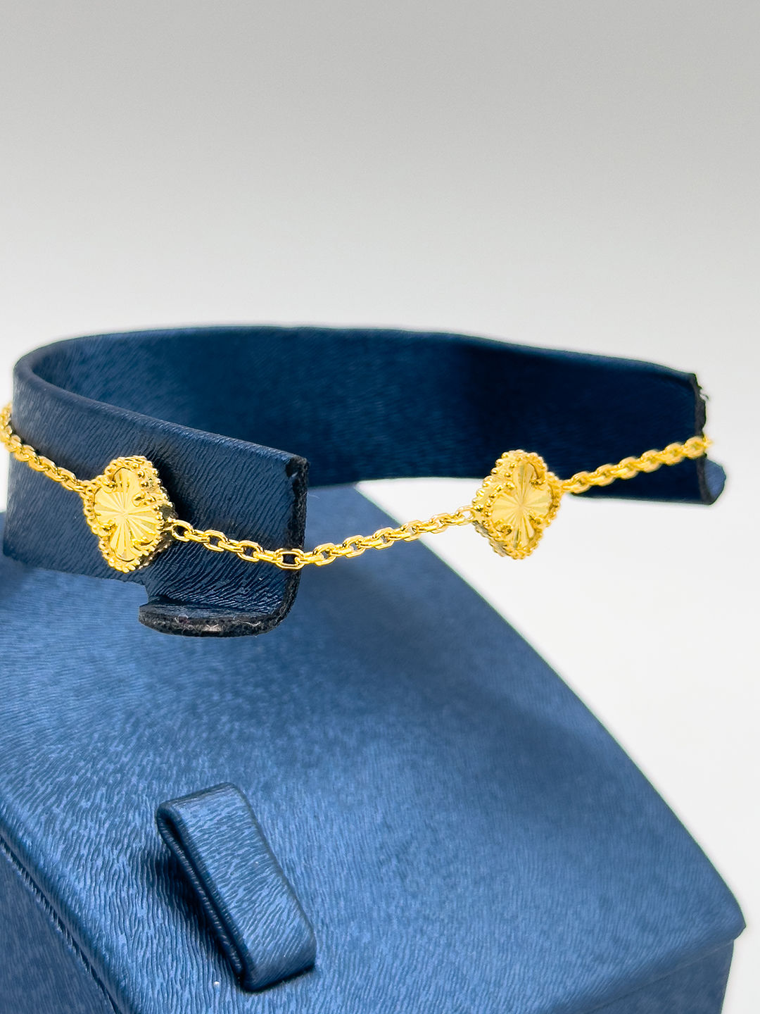 Gold Renk Taşsız 3'lü Yonca Kadın Gümüş Bileklik