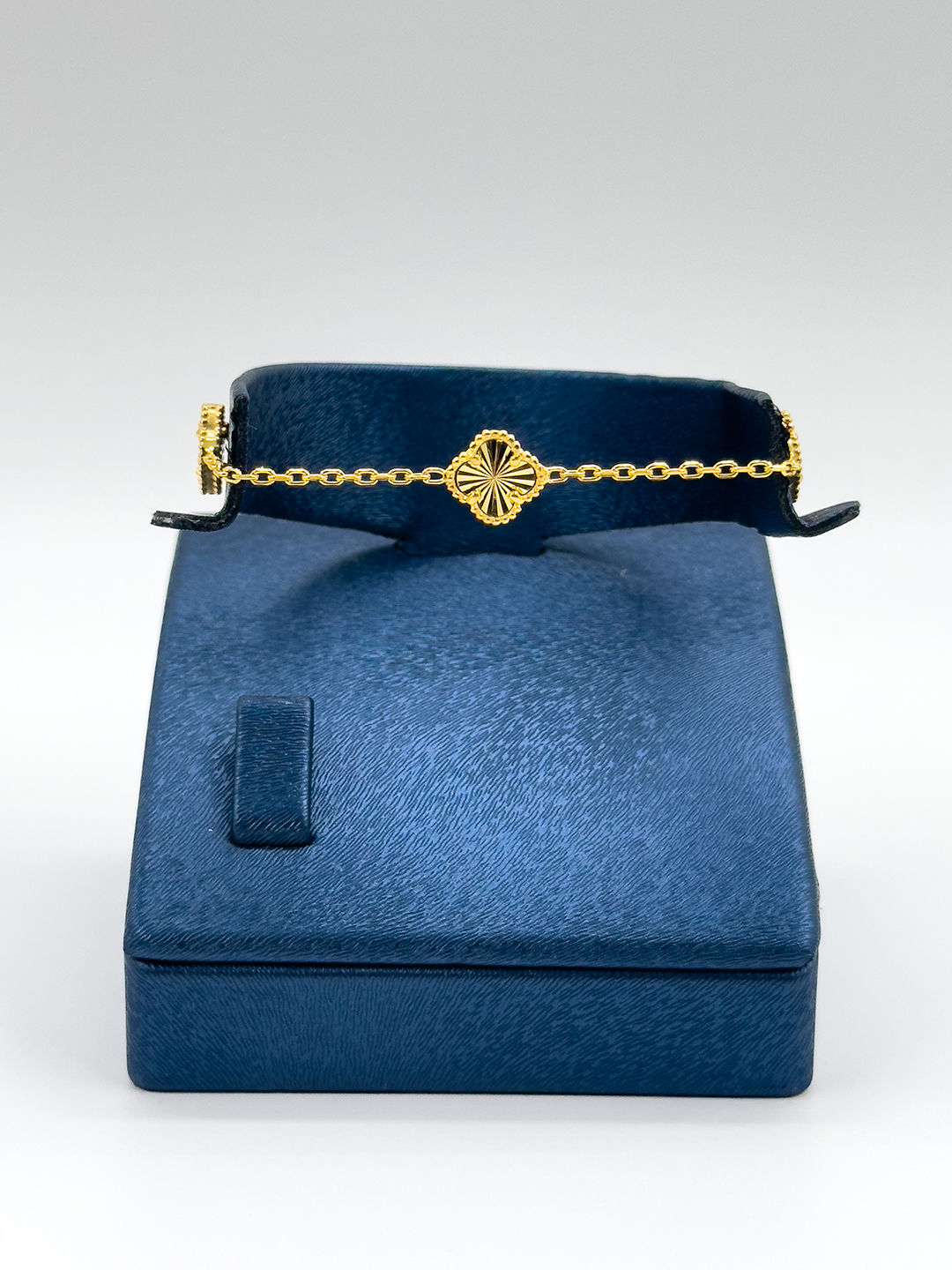 Gold Renk Taşsız 3'lü Yonca Kadın Gümüş Bileklik