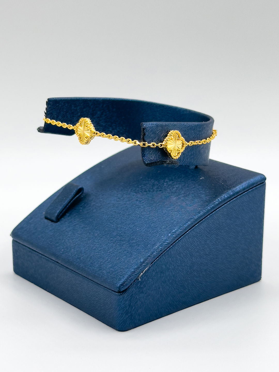 Gold Renk Taşsız 3'lü Yonca Kadın Gümüş Bileklik