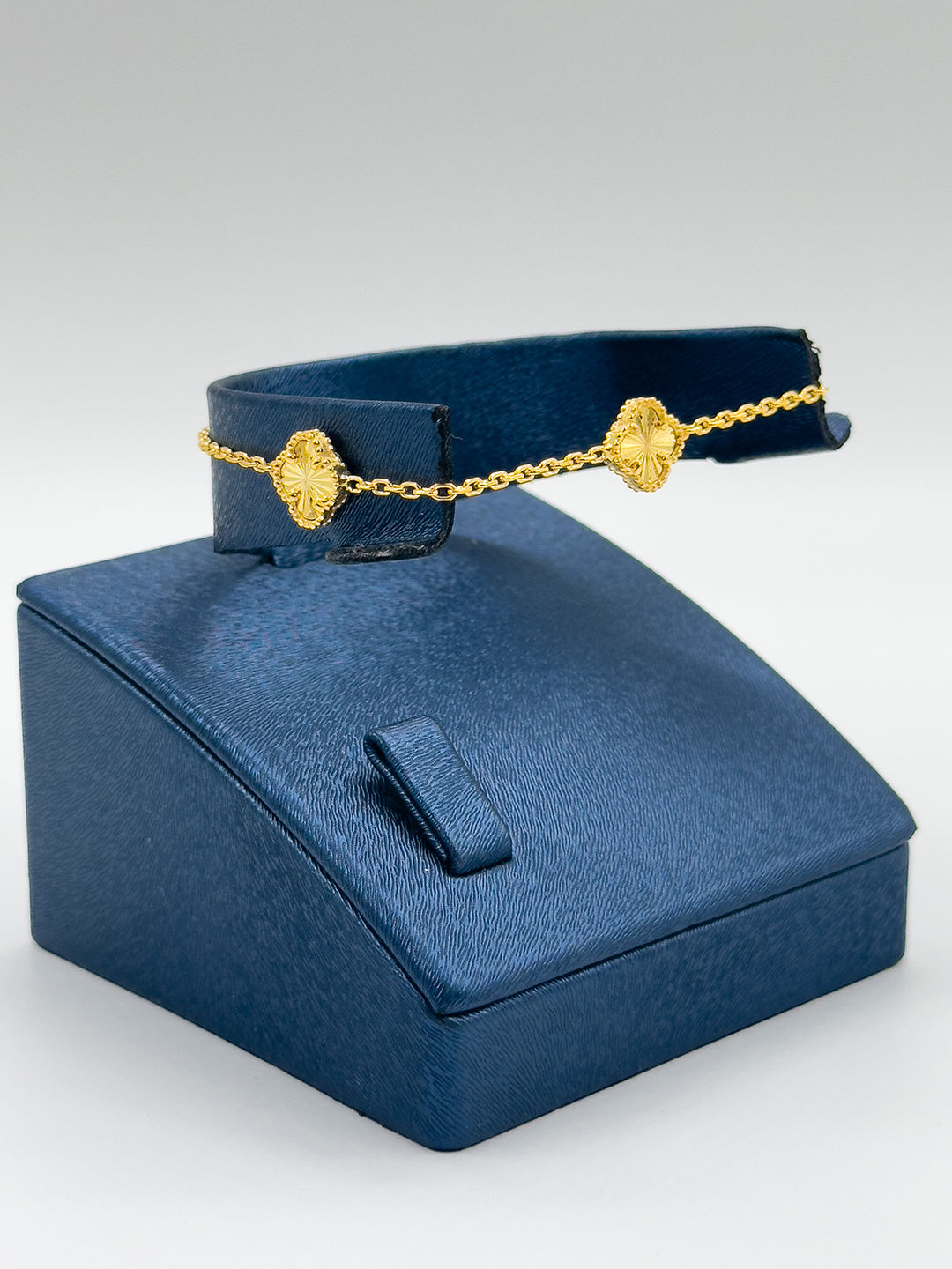 Gold Renk Taşsız 3'lü Yonca Kadın Gümüş Bileklik