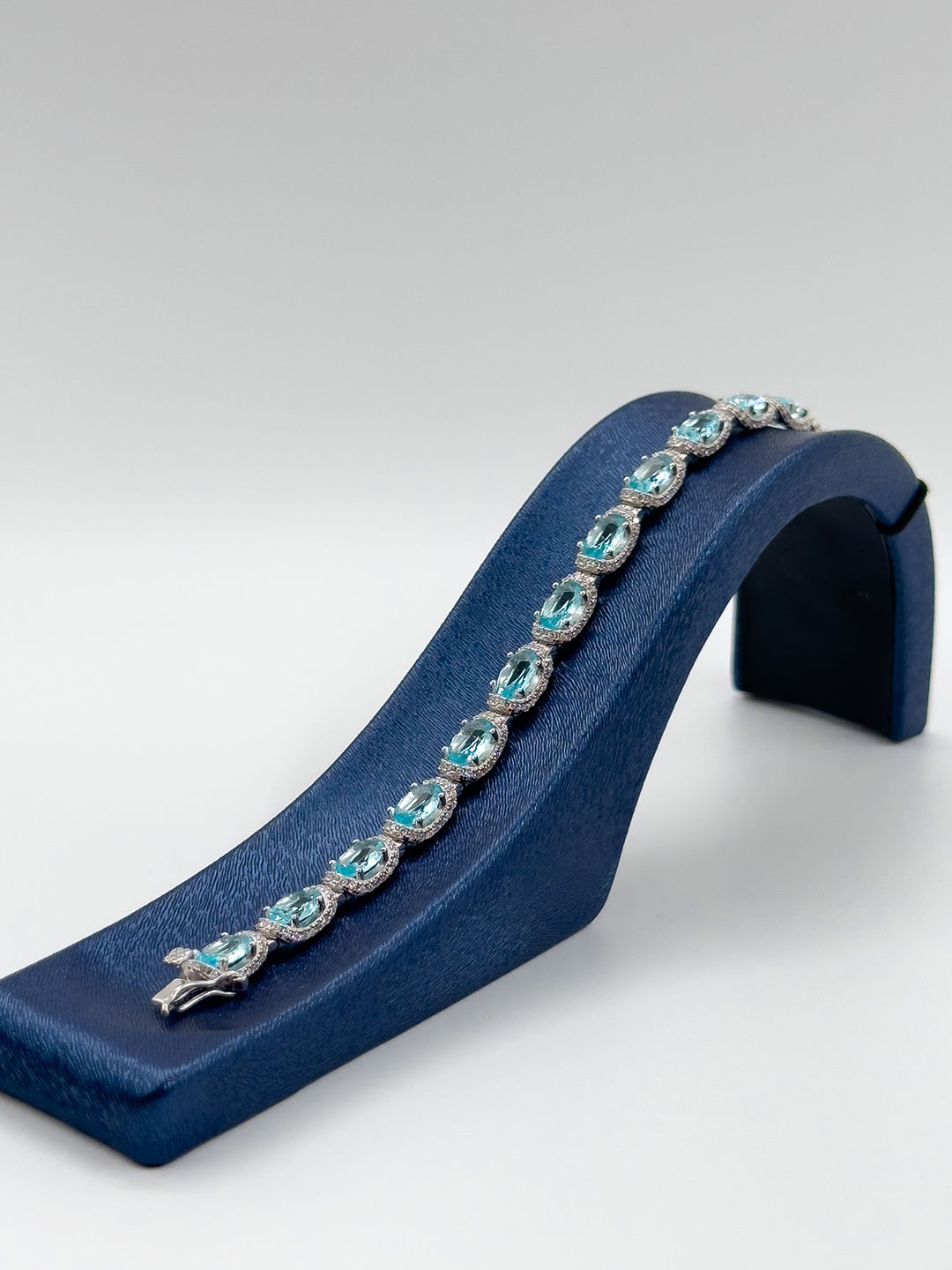 Pırlanta Montür Aquamarin Taşlı Kadın Gümüş Bileklik