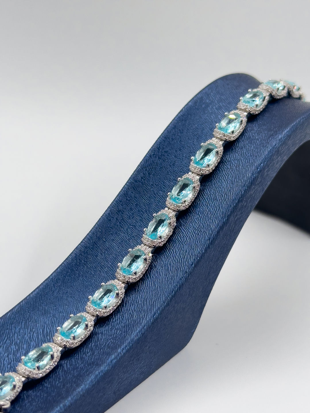 Pırlanta Montür Aquamarin Taşlı Kadın Gümüş Bileklik