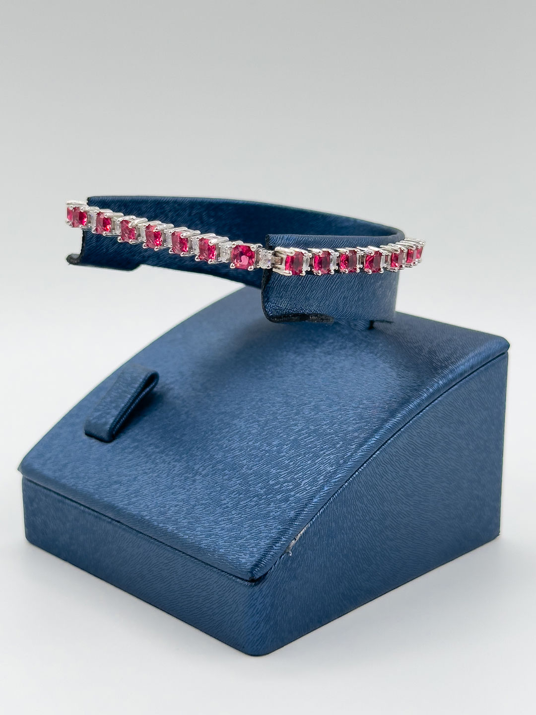 Yakut Taşlı Su Yolu Kadın Gümüş Bileklik