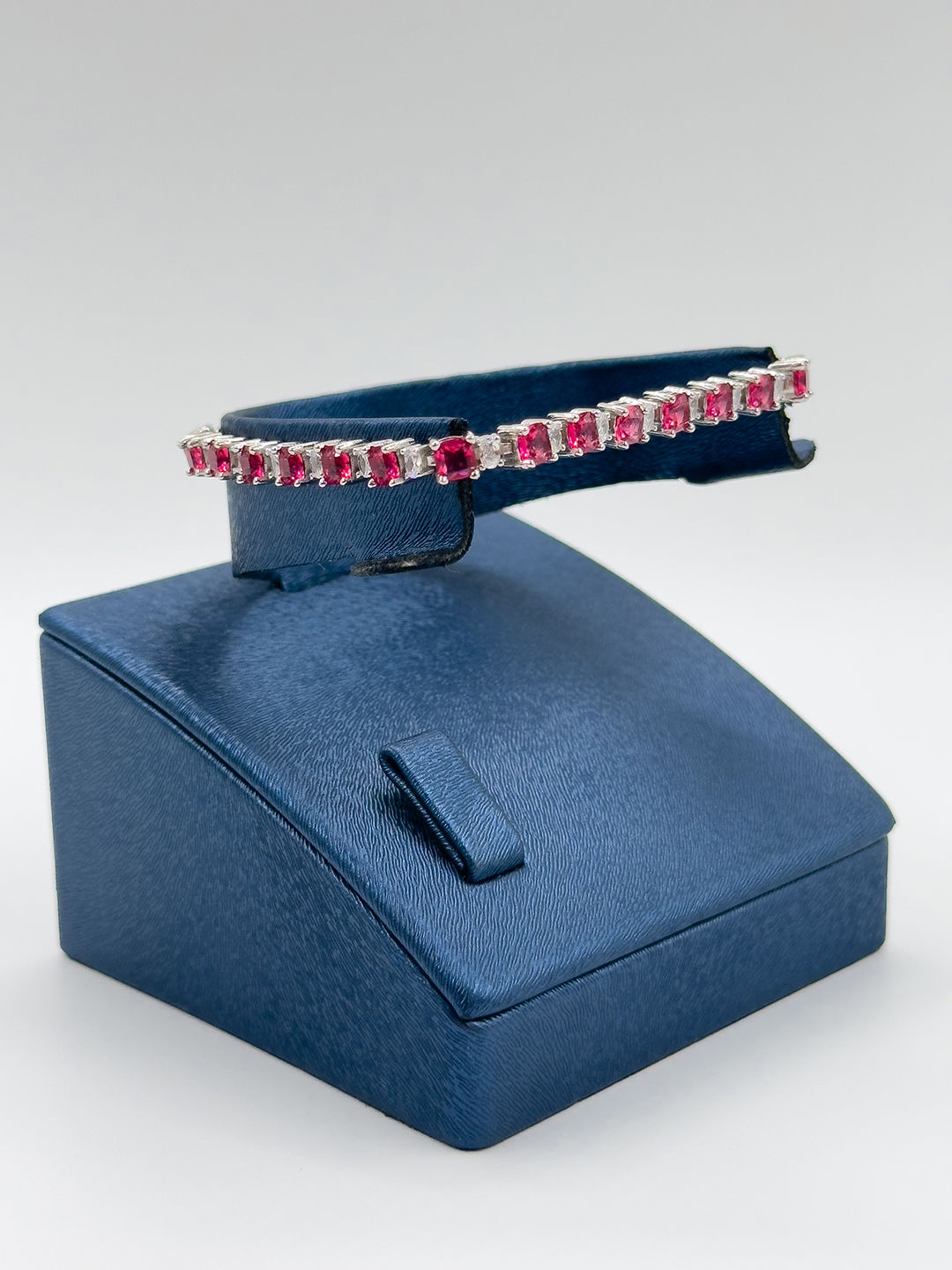 Yakut Taşlı Su Yolu Kadın Gümüş Bileklik