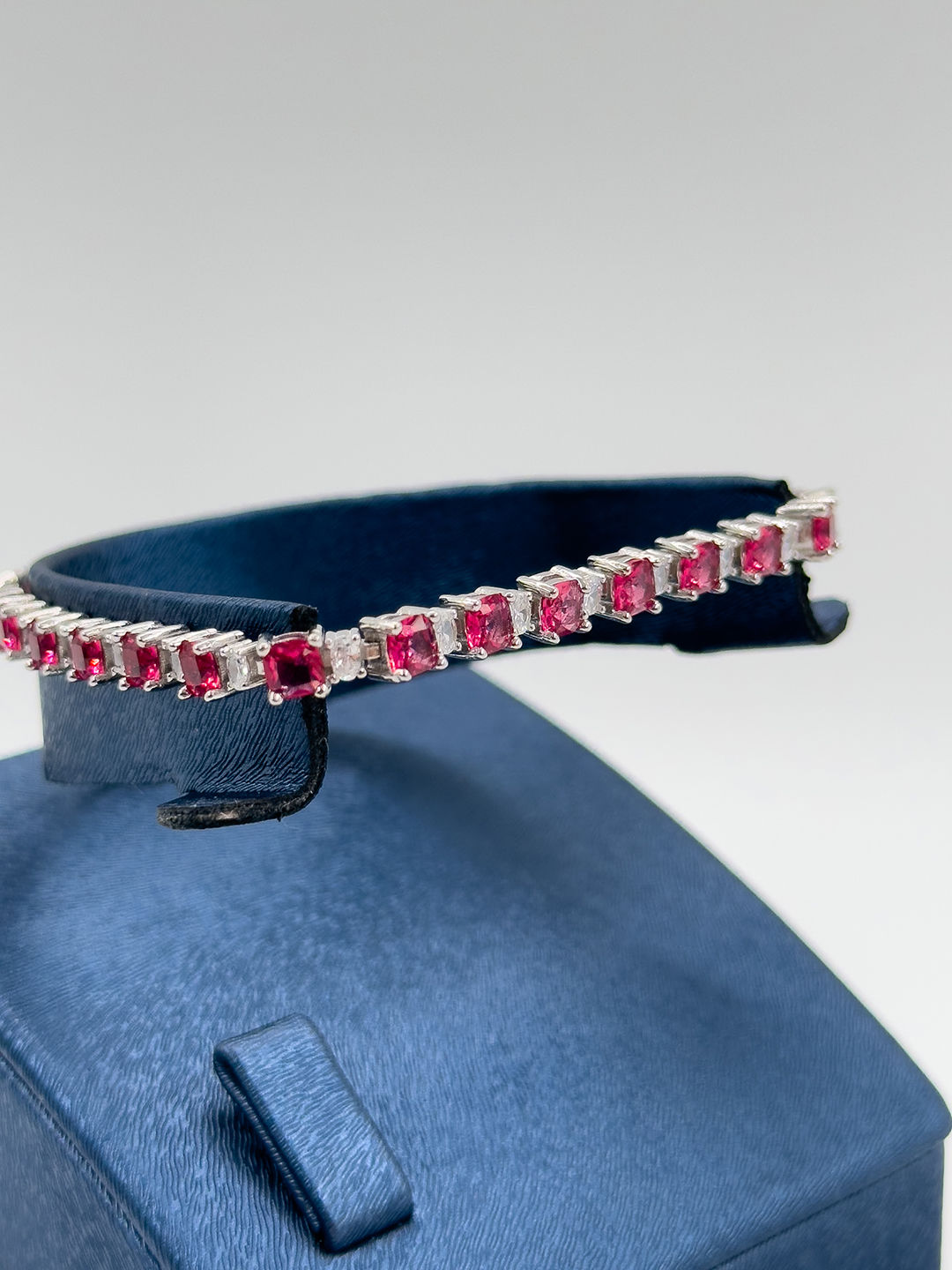 Yakut Taşlı Su Yolu Kadın Gümüş Bileklik