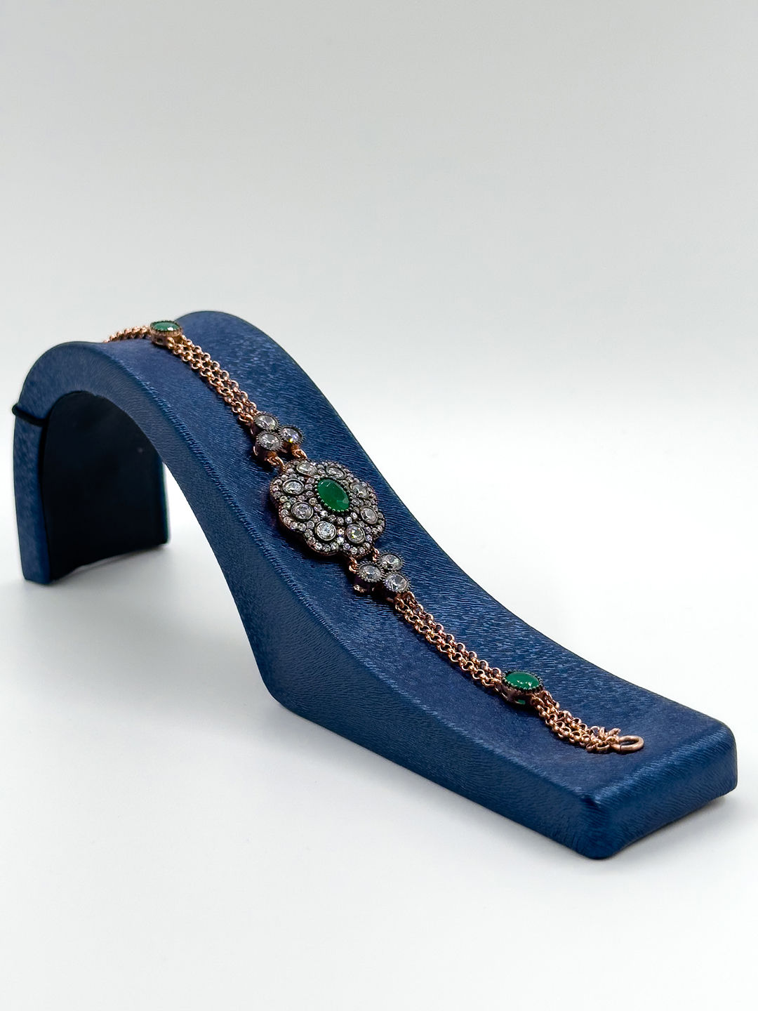 Zümrüt Taşlı Gül Modeli Elmas Kadın Gümüş Bileklik