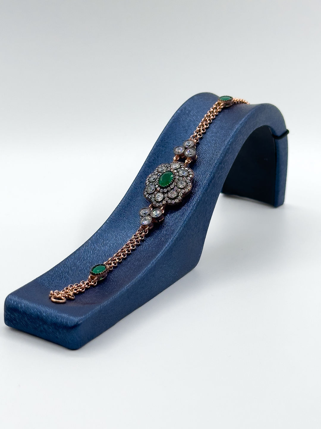 Zümrüt Taşlı Gül Modeli Elmas Kadın Gümüş Bileklik