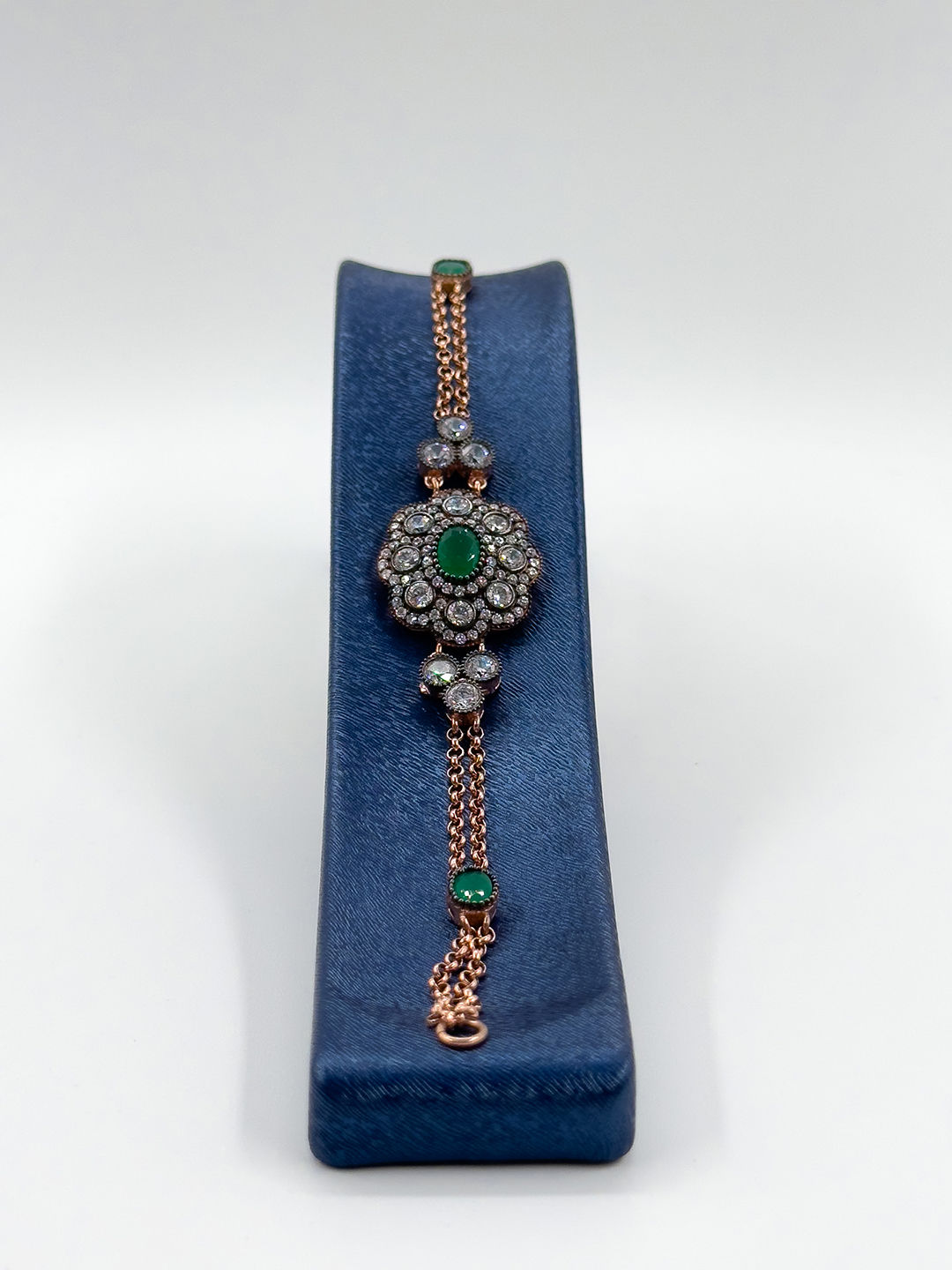 Zümrüt Taşlı Gül Modeli Elmas Kadın Gümüş Bileklik