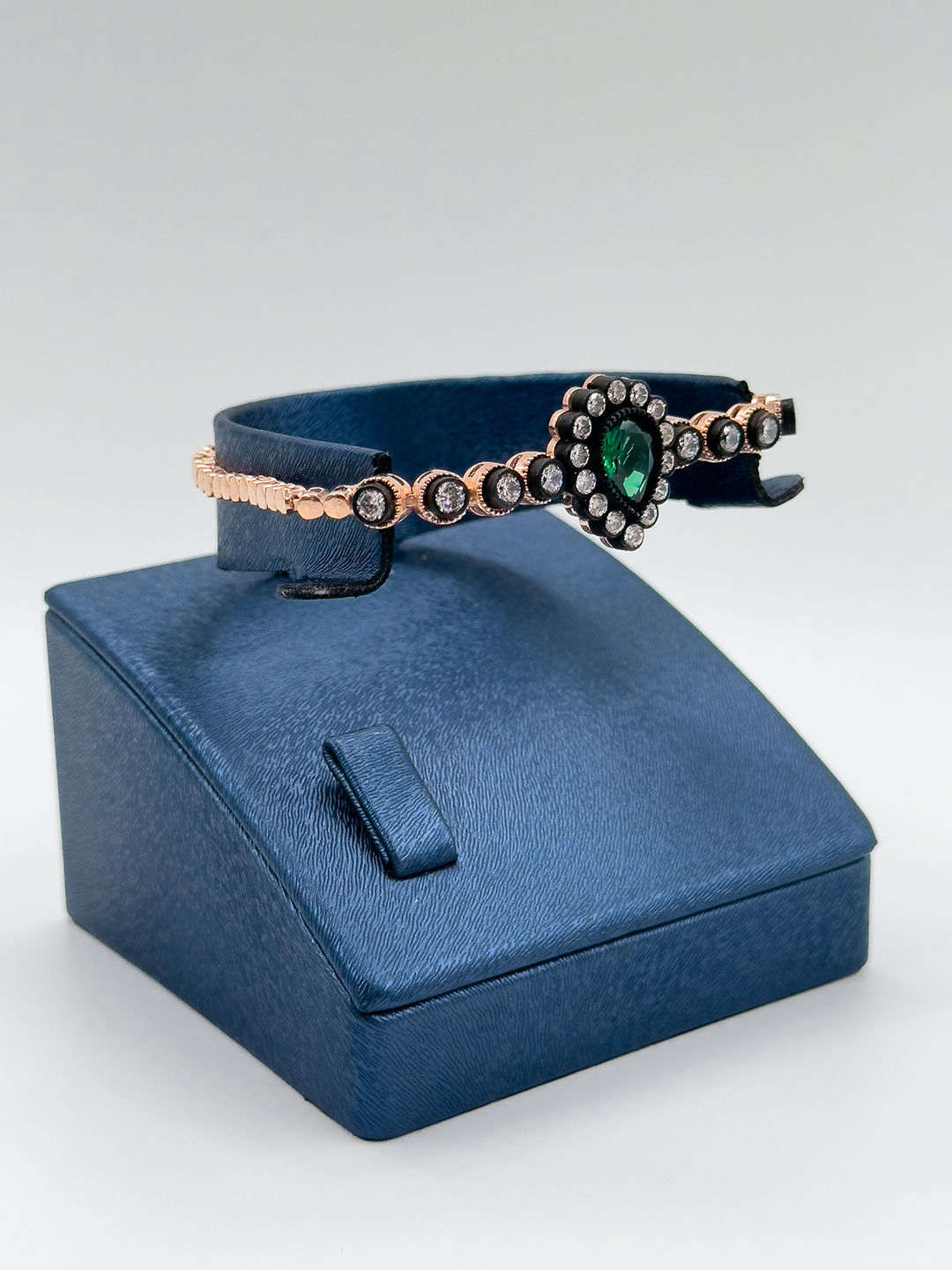 Zümrüt Renkli Elmas Modeli Kadın Gümüş Bileklik