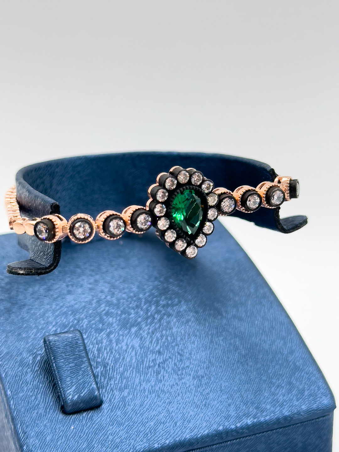 Zümrüt Renkli Elmas Modeli Kadın Gümüş Bileklik