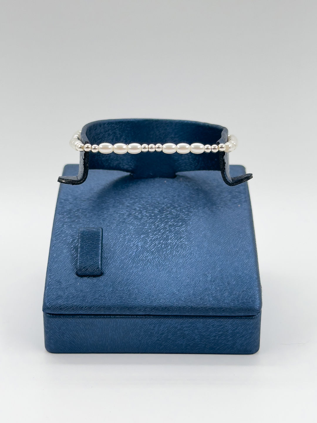 Yatay İncili Zarif Günlük Kadın Gümüş Bileklik